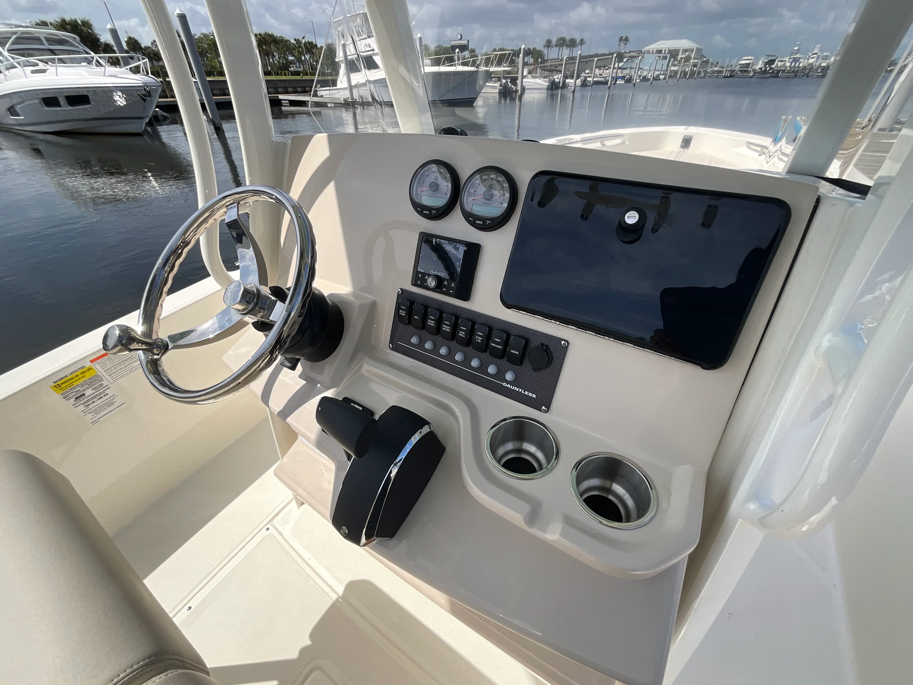 2026 Boston Whaler 250 Dauntless Image Thumbnail #8