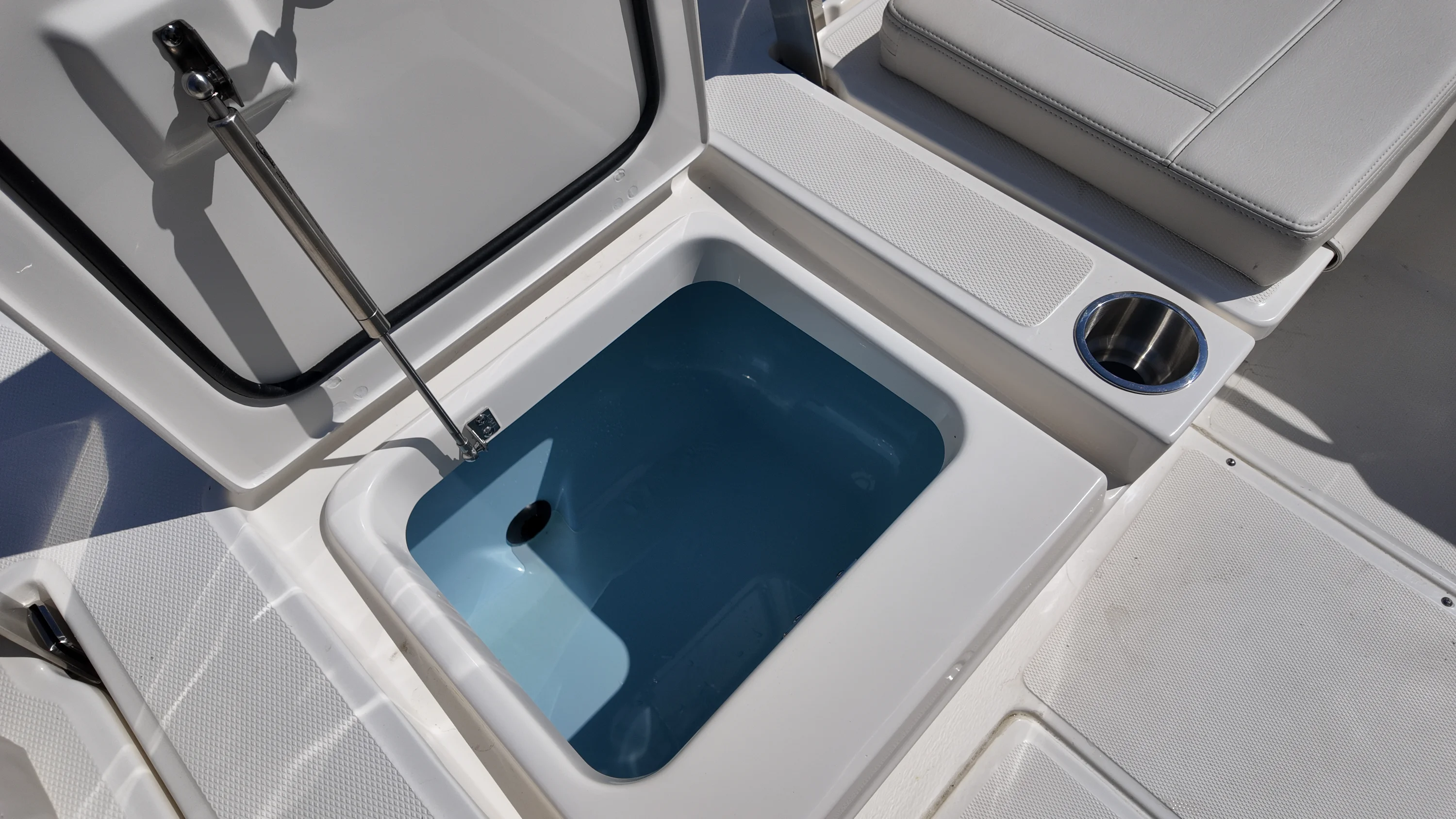 2026 Boston Whaler 250 Dauntless Image Thumbnail #9