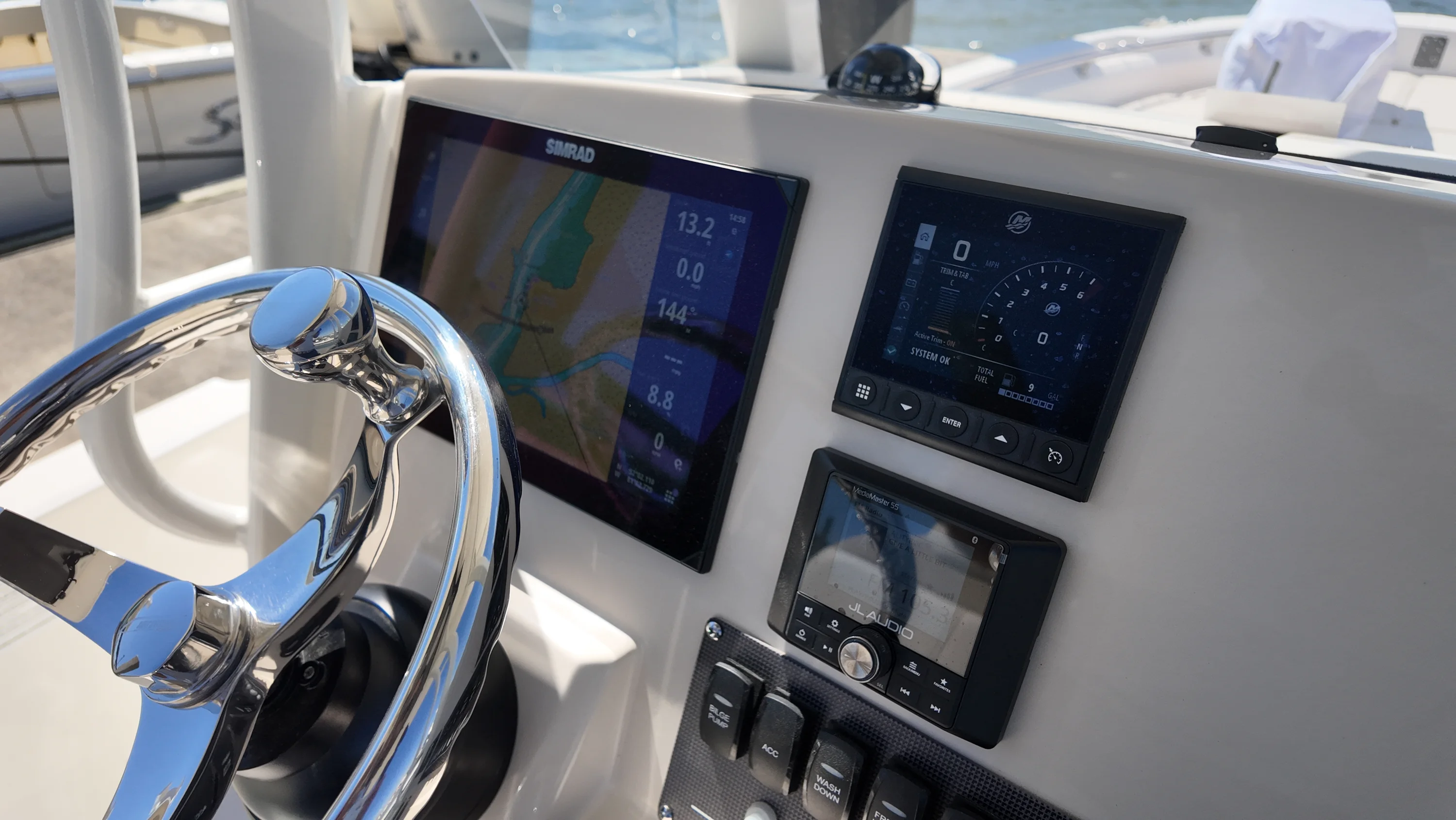 2026 Boston Whaler 250 Dauntless Image Thumbnail #15