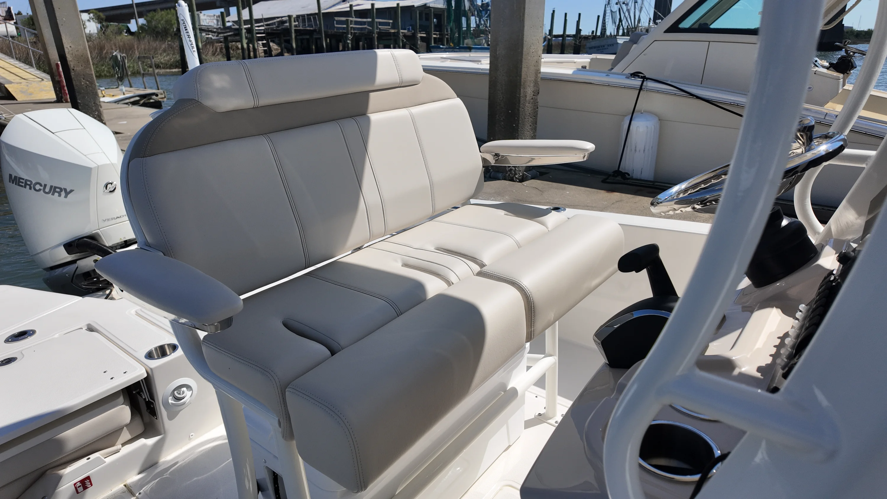 2026 Boston Whaler 250 Dauntless Image Thumbnail #11