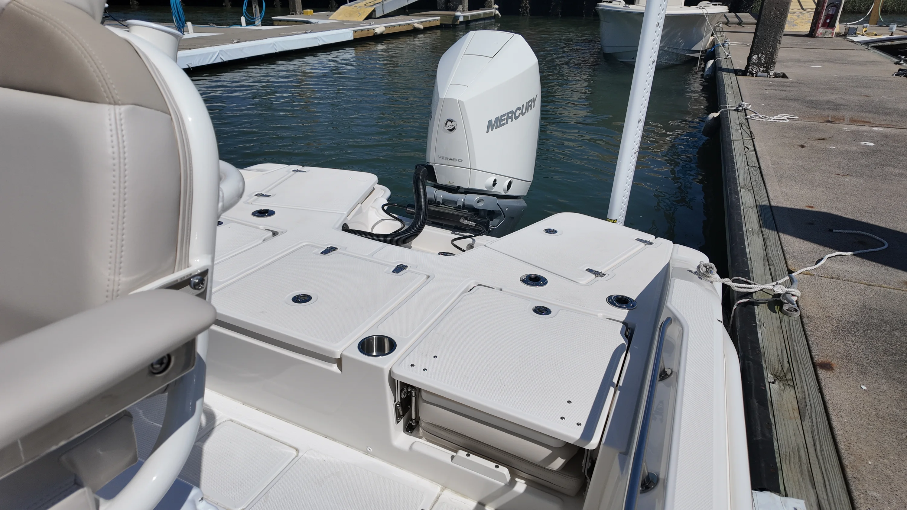 2026 Boston Whaler 250 Dauntless Image Thumbnail #7