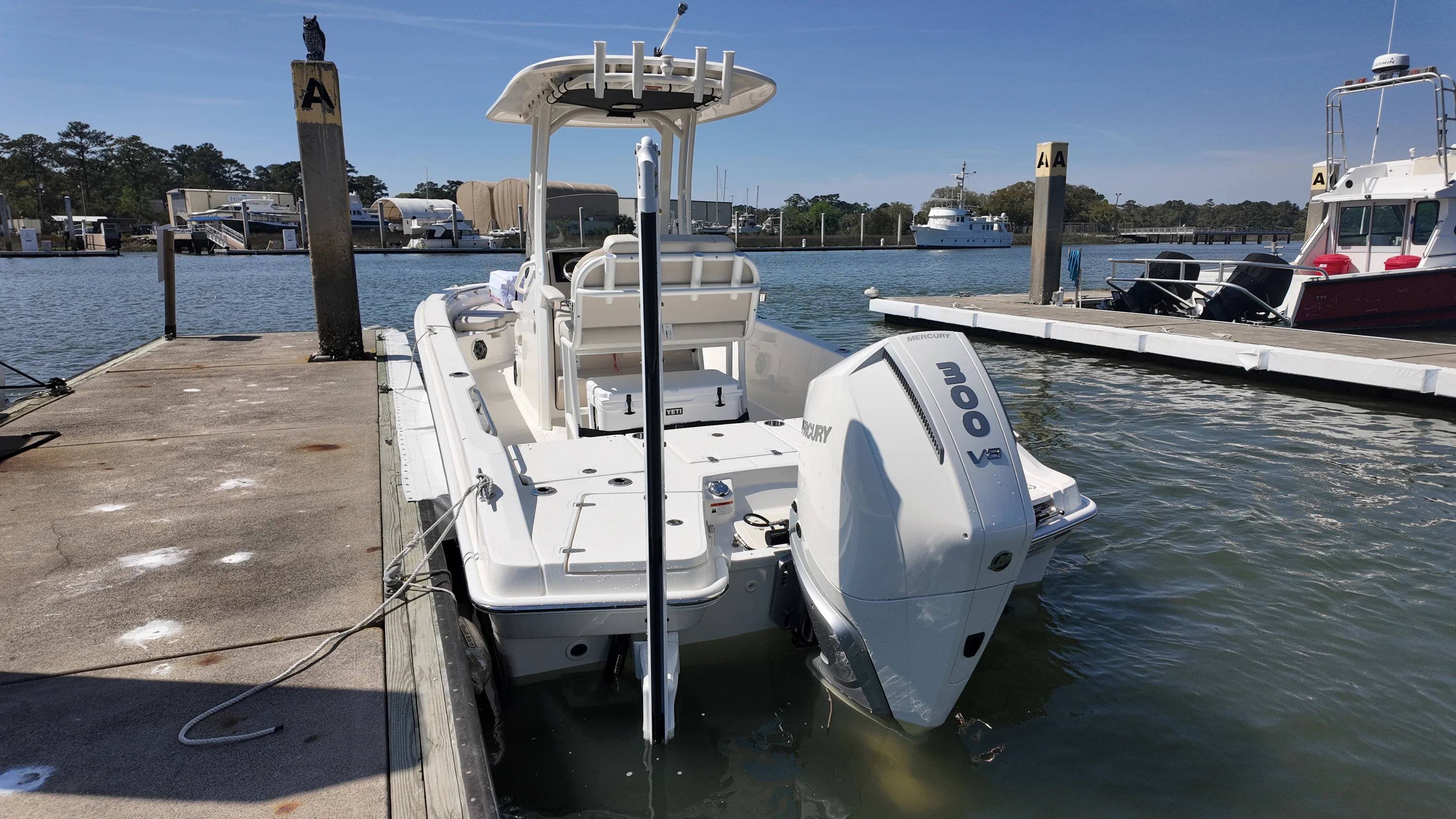 2026 Boston Whaler 250 Dauntless Image Thumbnail #4