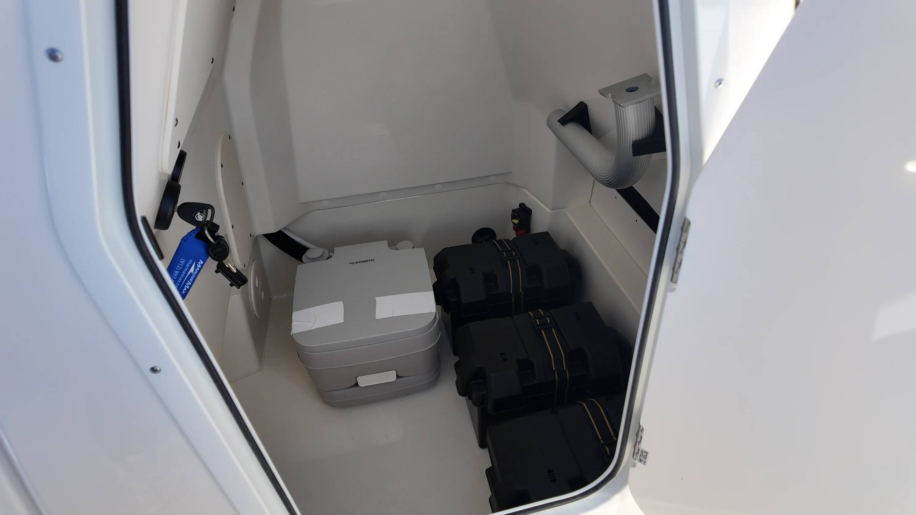 2026 Boston Whaler 250 Dauntless Image Thumbnail #16