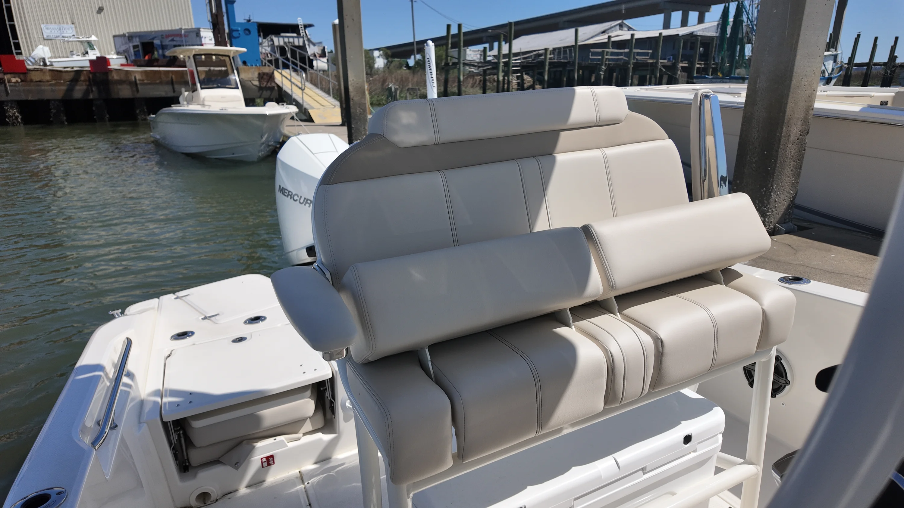 2026 Boston Whaler 250 Dauntless Image Thumbnail #12