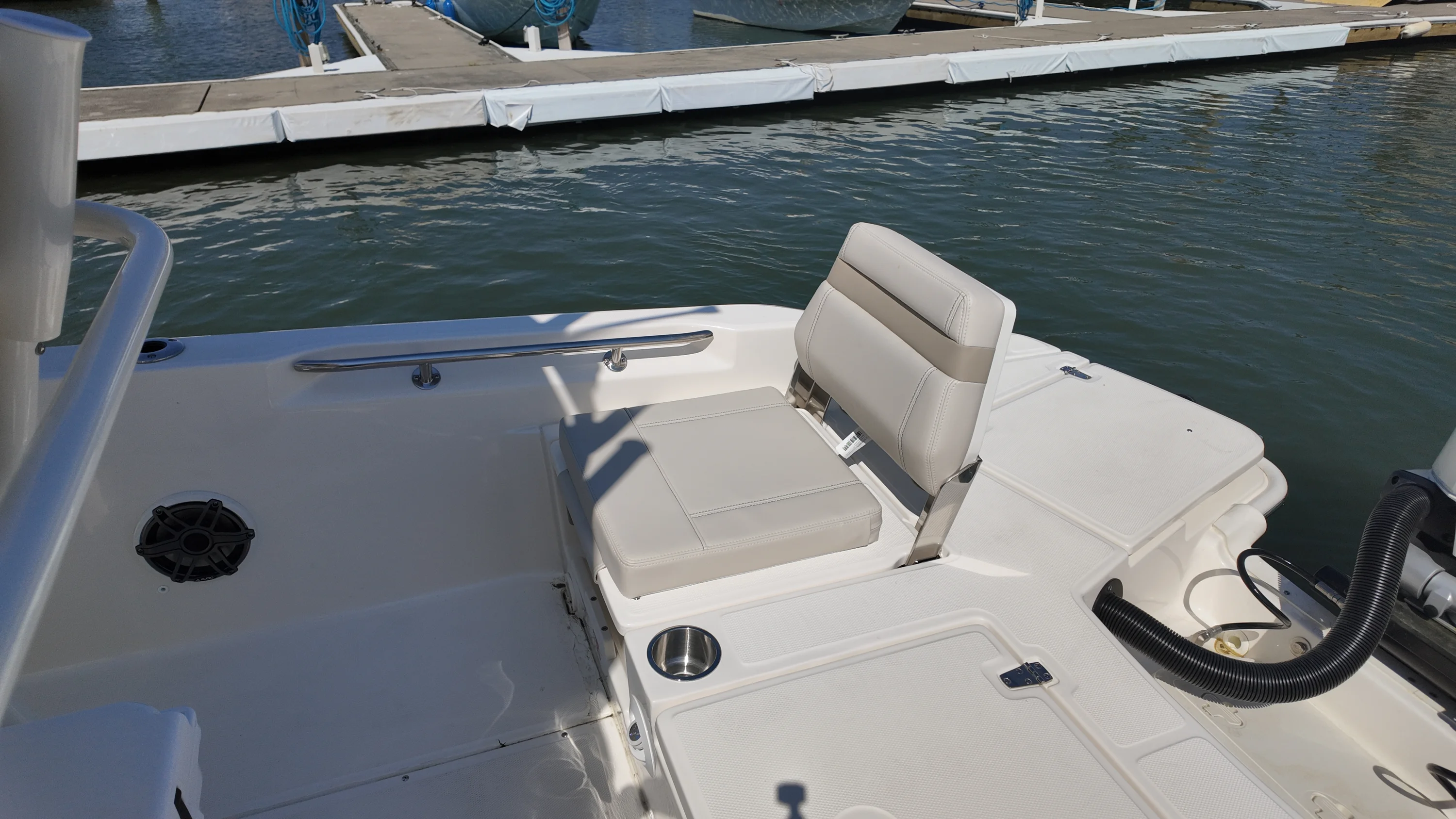 2026 Boston Whaler 250 Dauntless Image Thumbnail #8