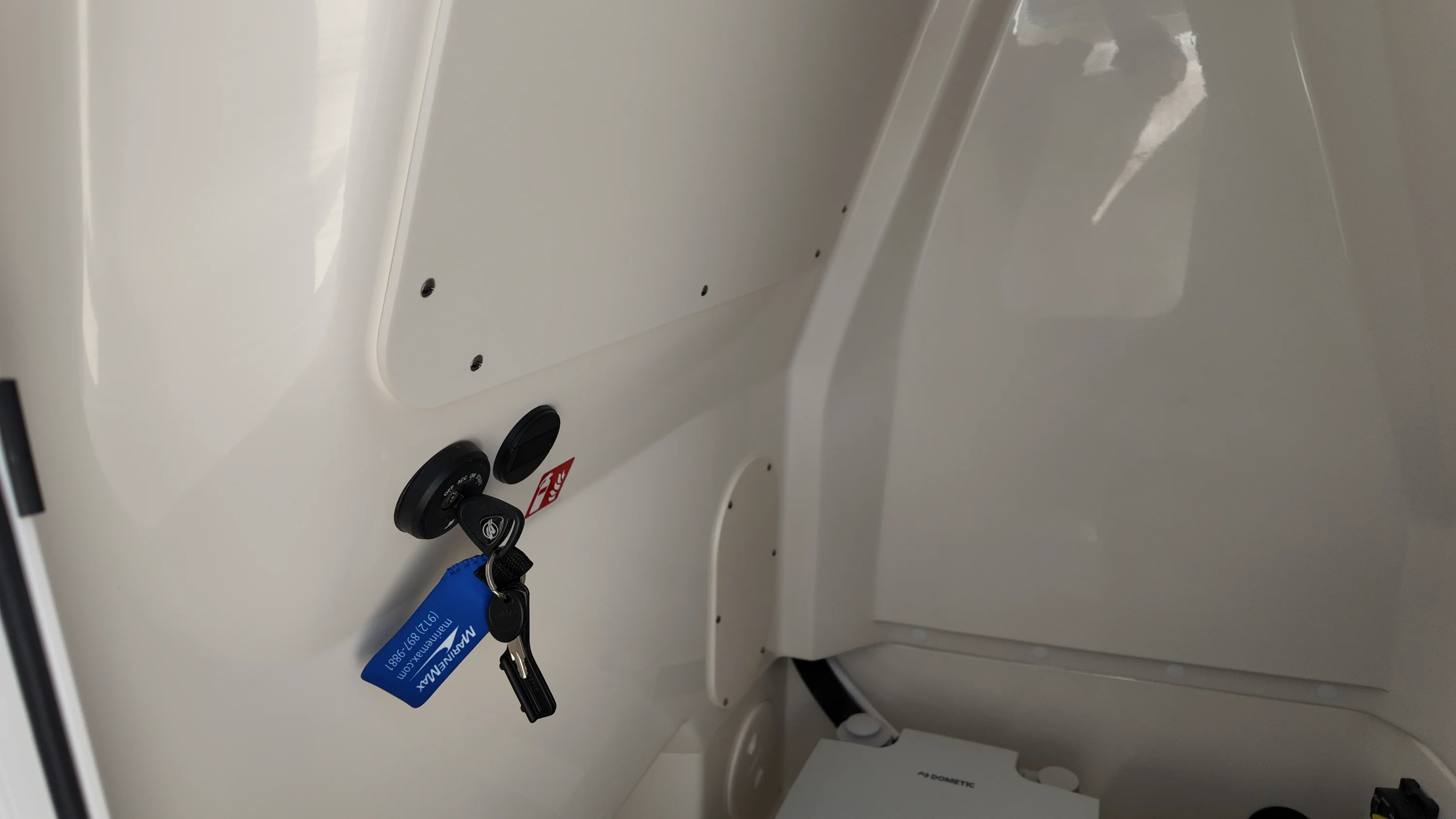 2026 Boston Whaler 250 Dauntless Image Thumbnail #17