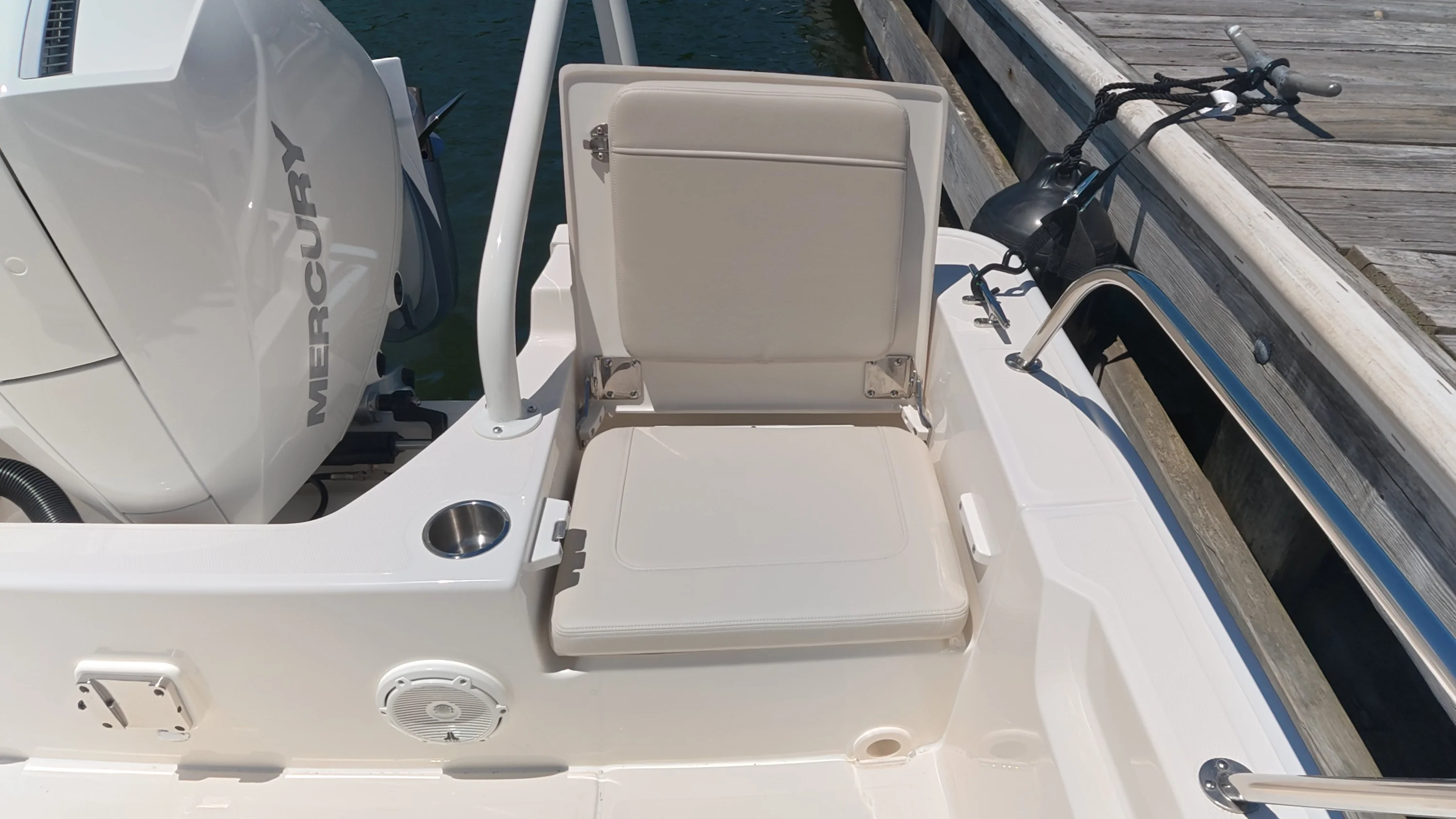 2026 Boston Whaler 210 Montauk Image Thumbnail #8