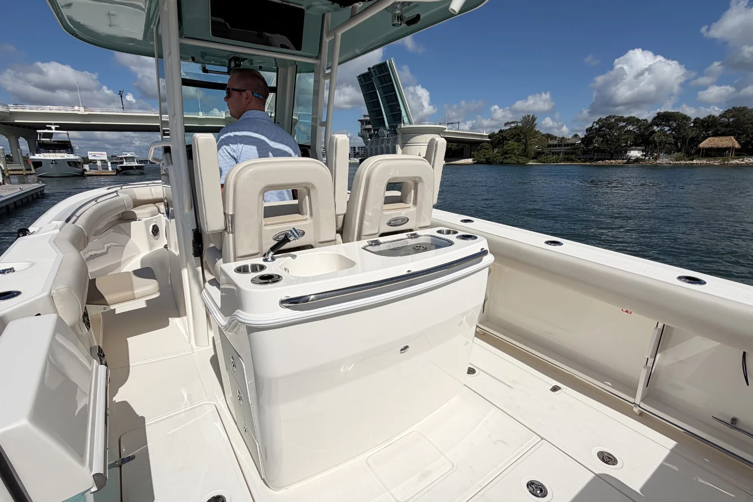 2026 Boston Whaler 280 Outrage Image Thumbnail #9