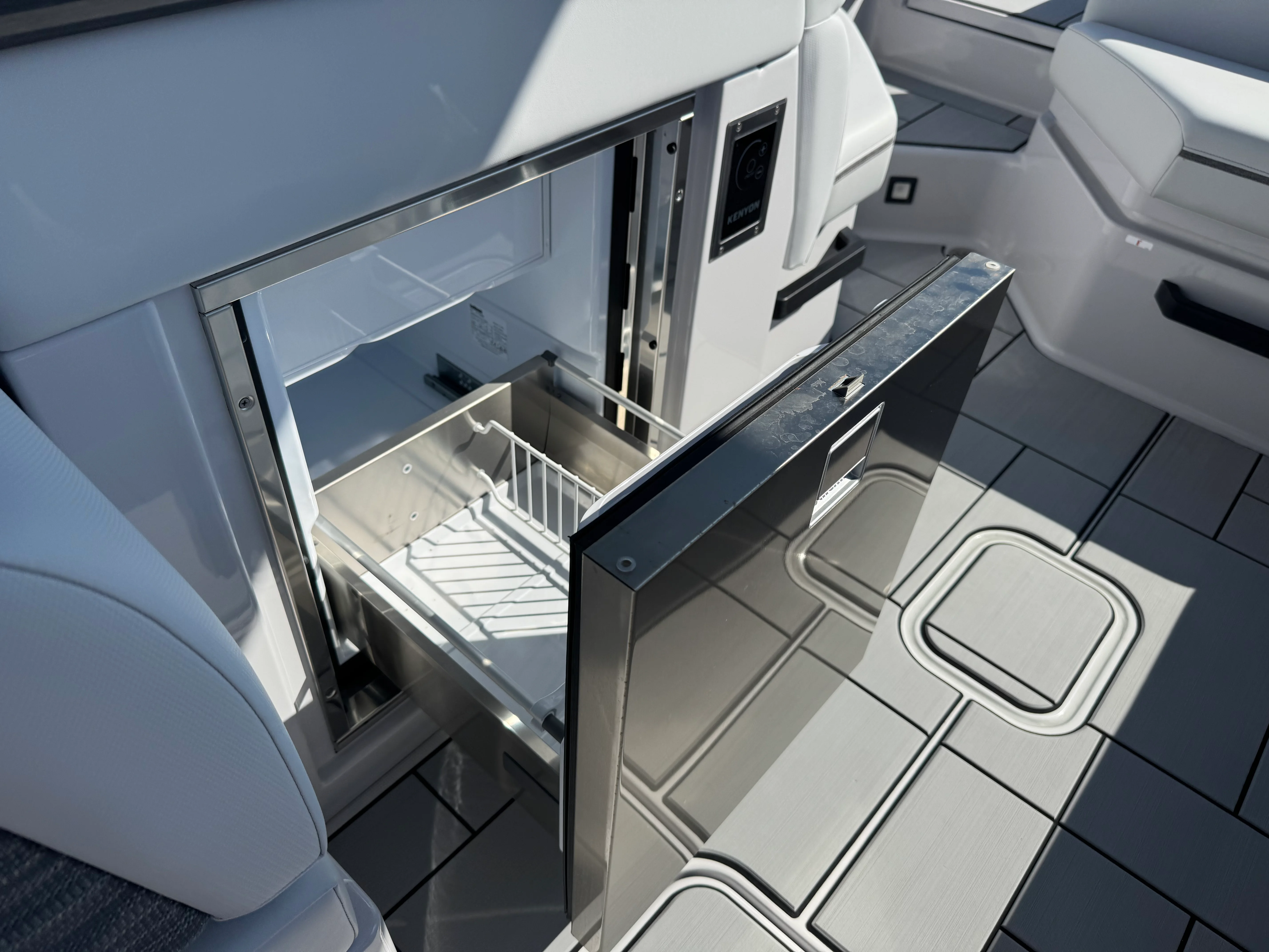 2025 Aviara 28 SURF Image Thumbnail #13