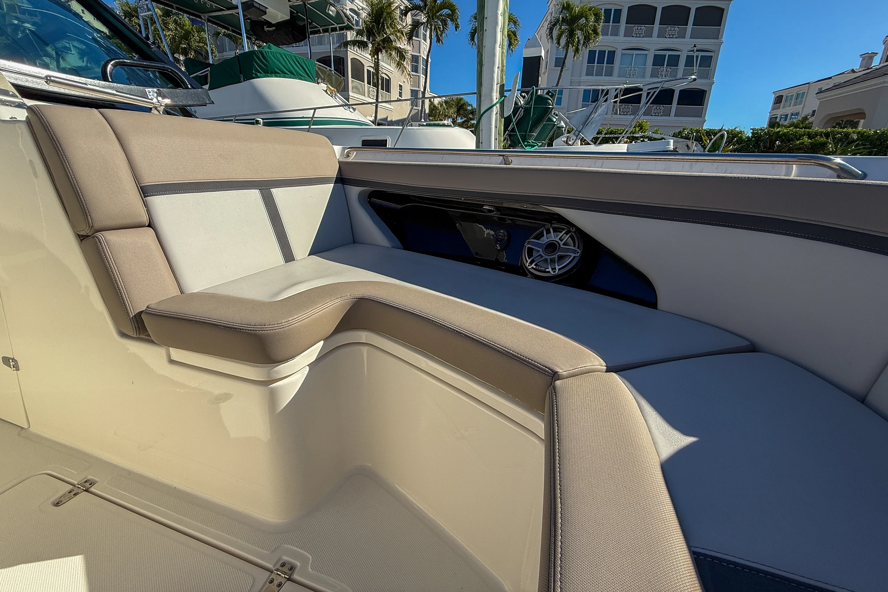 2025 Boston Whaler 330 Vantage Image Thumbnail #26