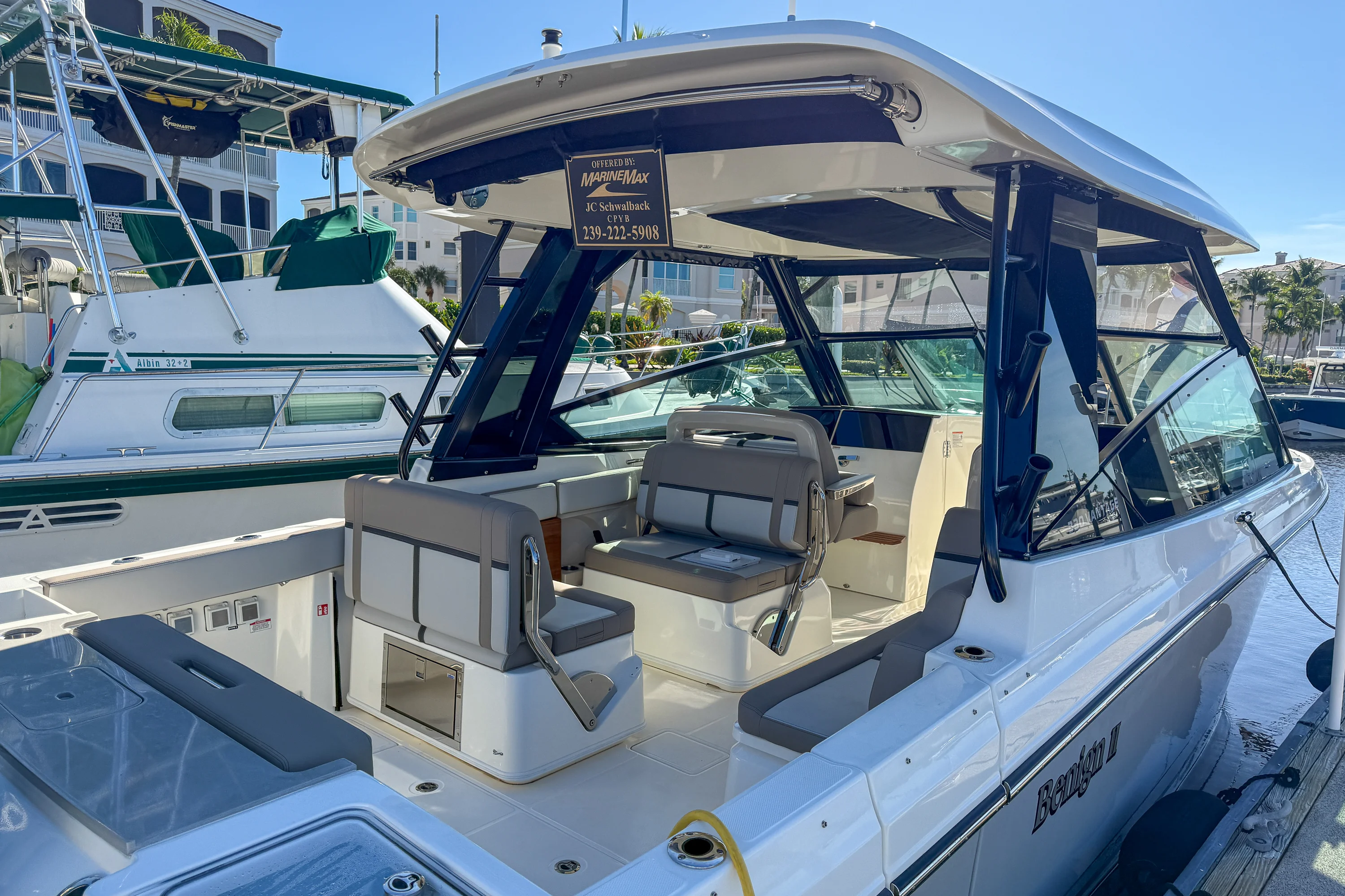 2025 Boston Whaler 330 Vantage Image Thumbnail #2
