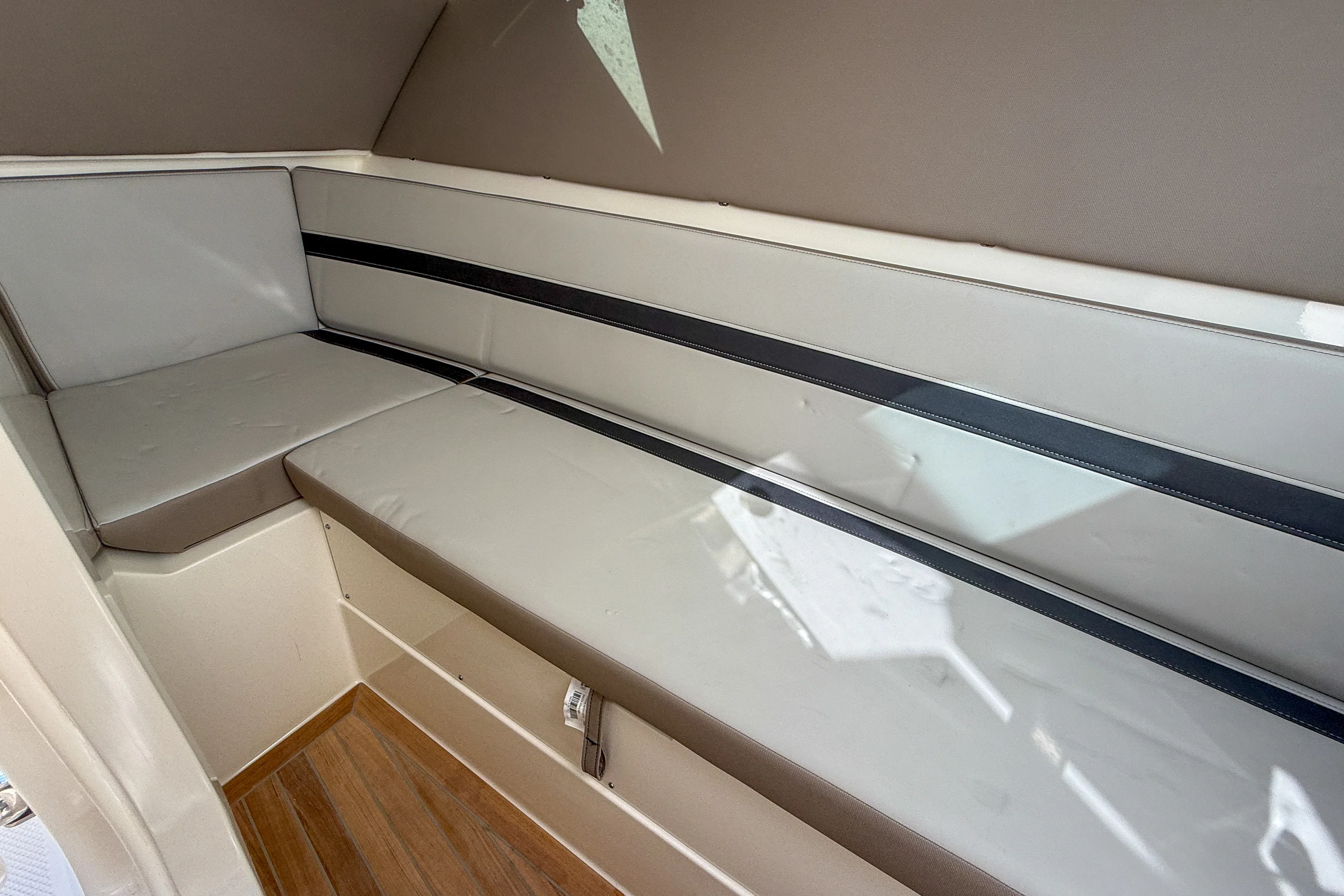 2025 Boston Whaler 330 Vantage Image Thumbnail #23