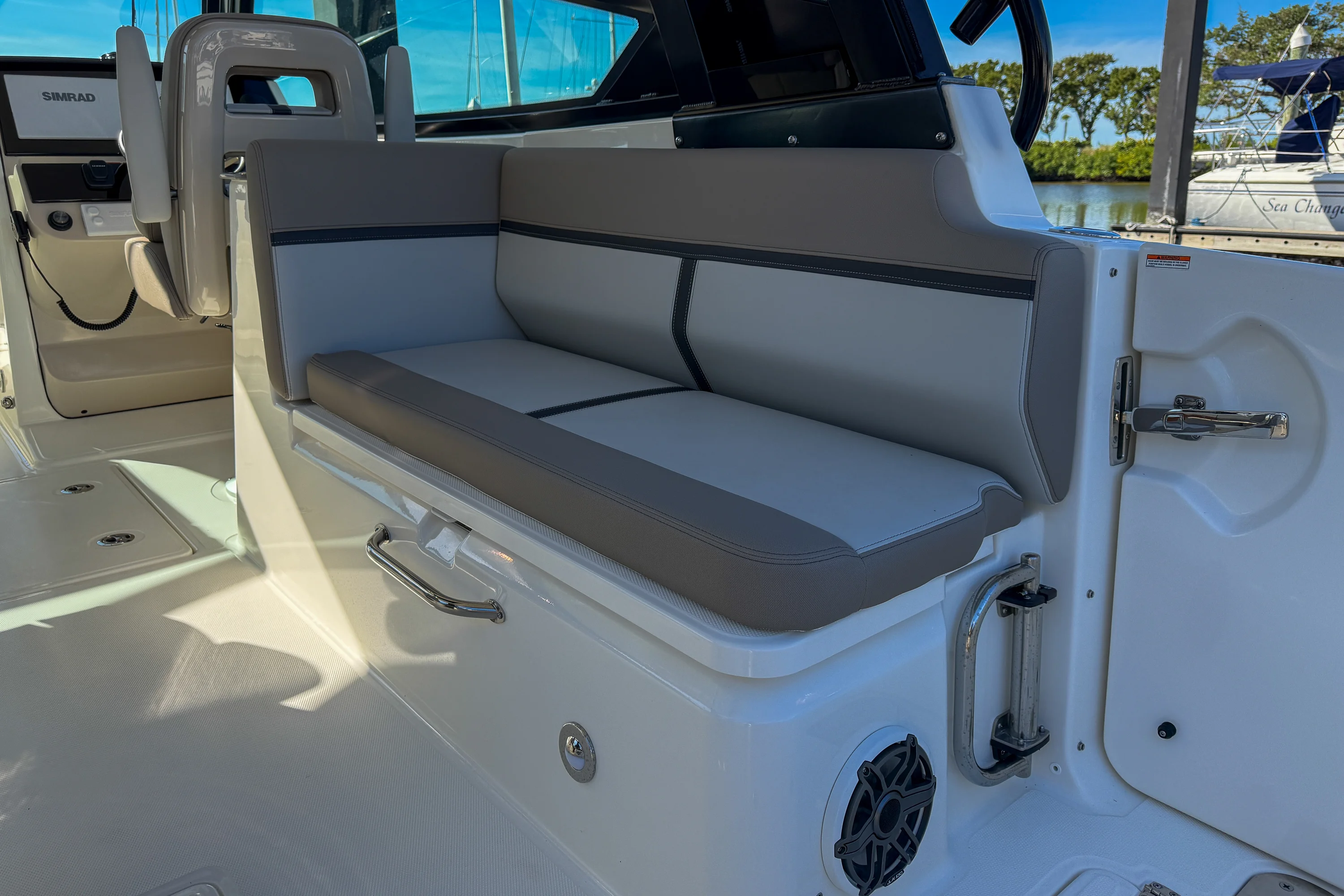 2025 Boston Whaler 330 Vantage Image Thumbnail #10