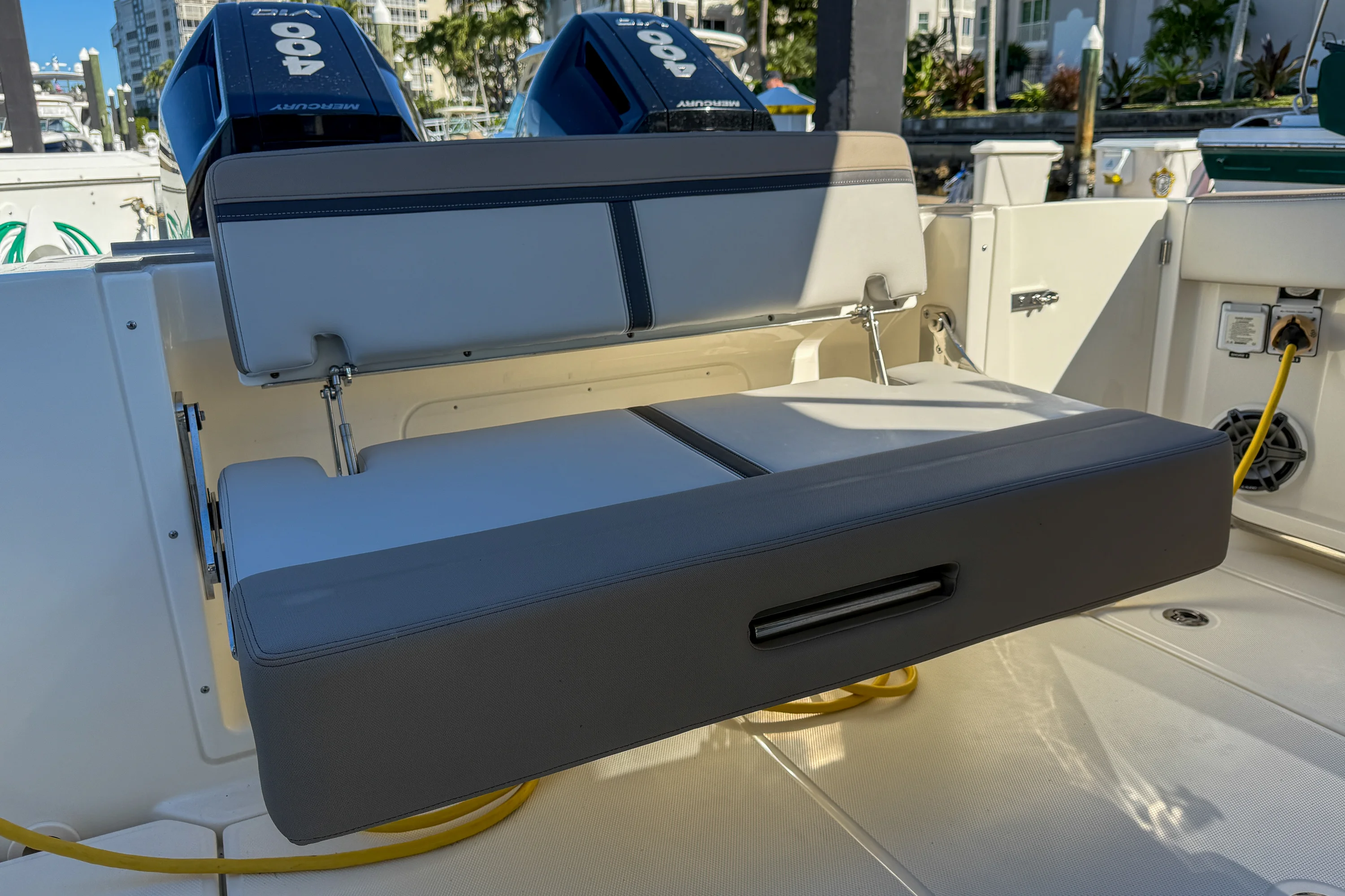 2025 Boston Whaler 330 Vantage Image Thumbnail #4