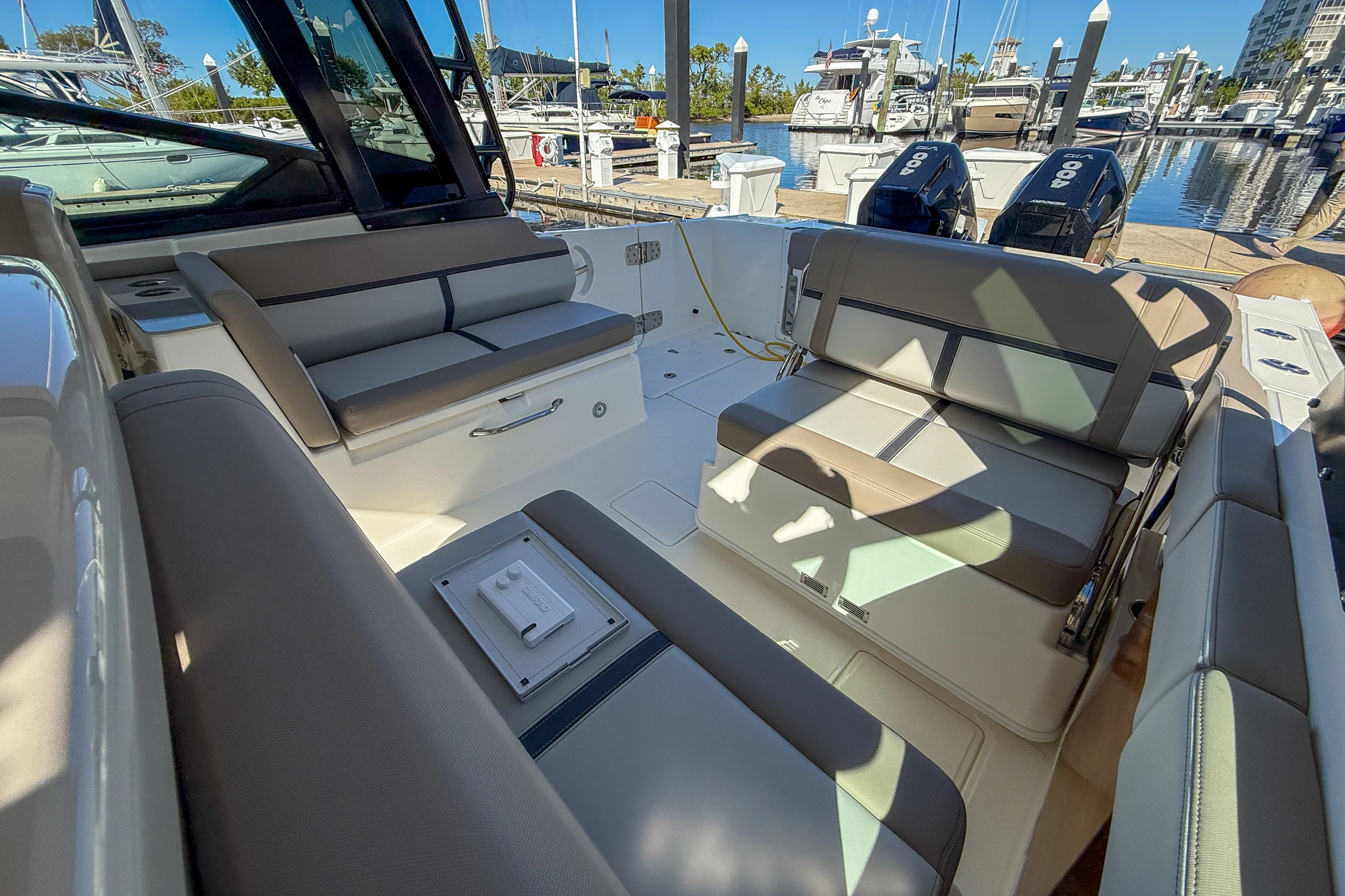 2025 Boston Whaler 330 Vantage Image Thumbnail #21