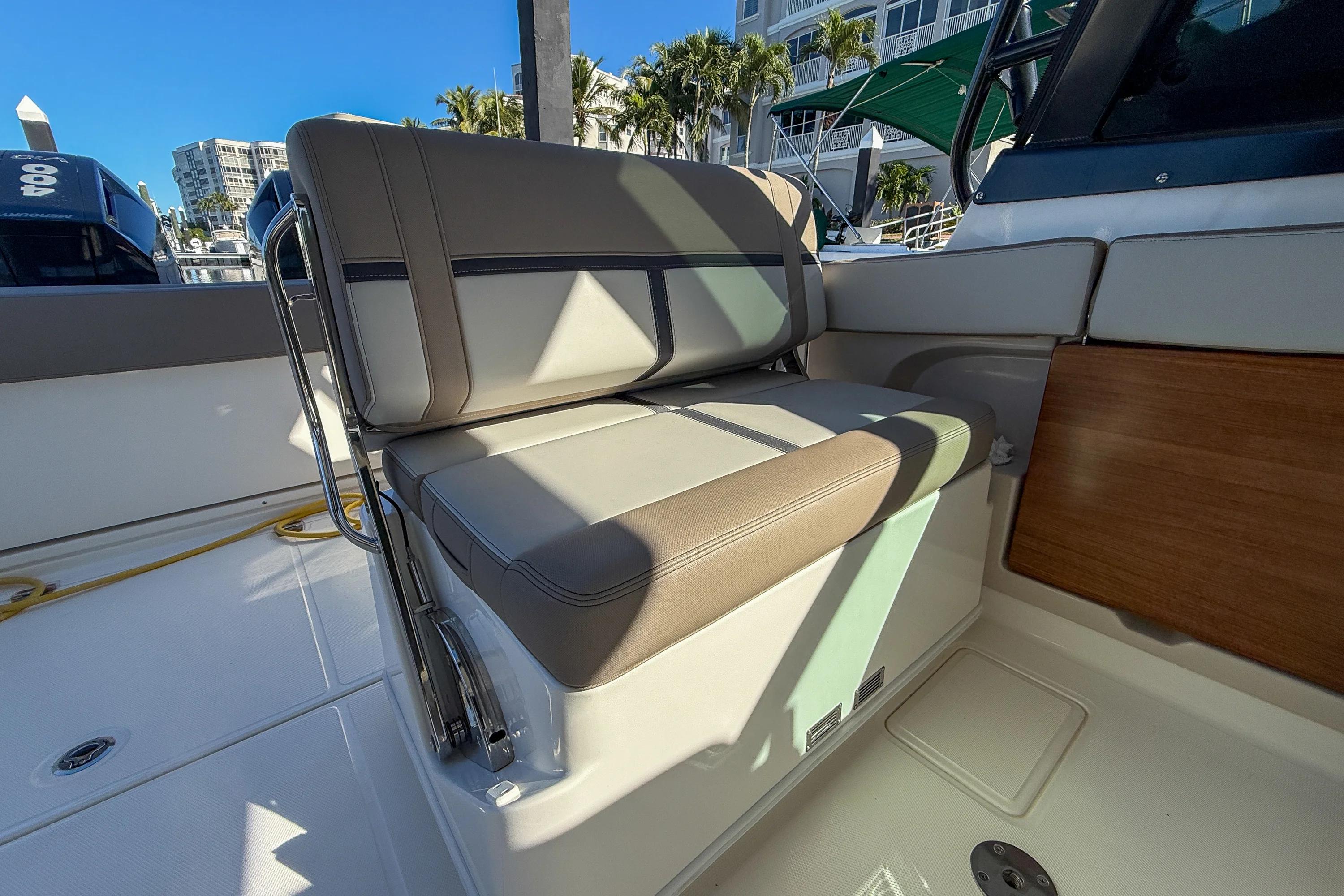 2025 Boston Whaler 330 Vantage Image Thumbnail #7