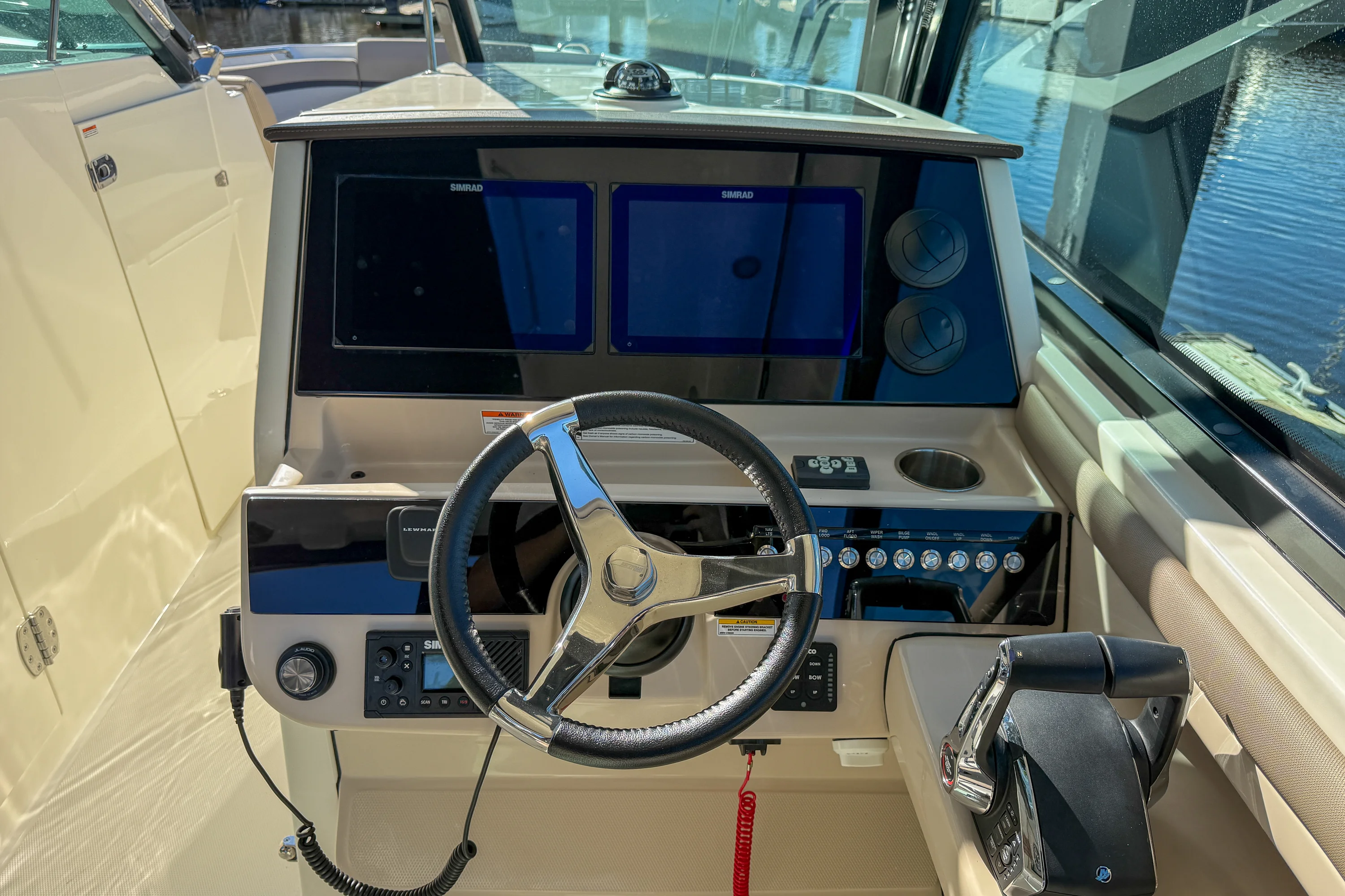 2025 Boston Whaler 330 Vantage Image Thumbnail #14