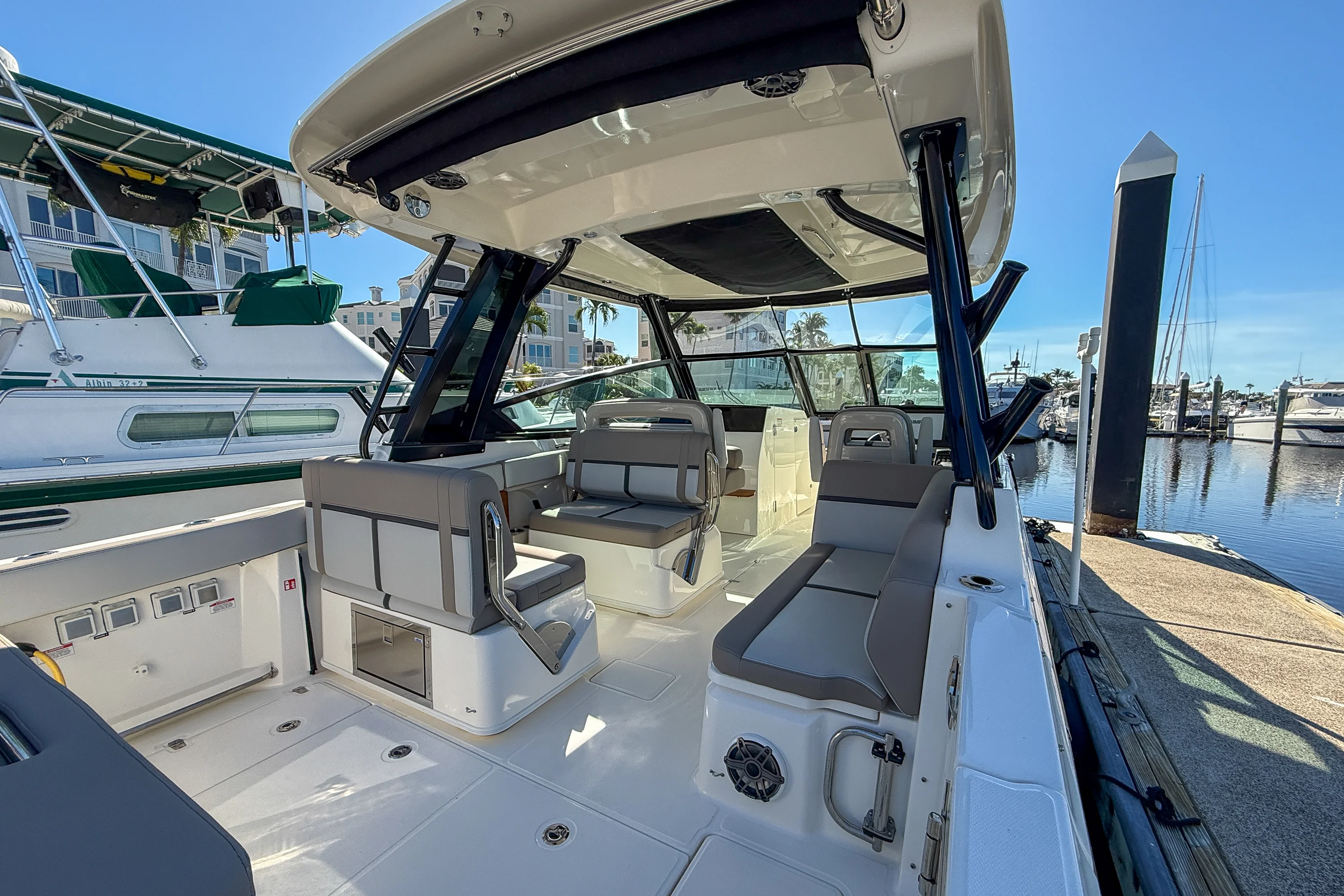 2025 Boston Whaler 330 Vantage Image Thumbnail #3