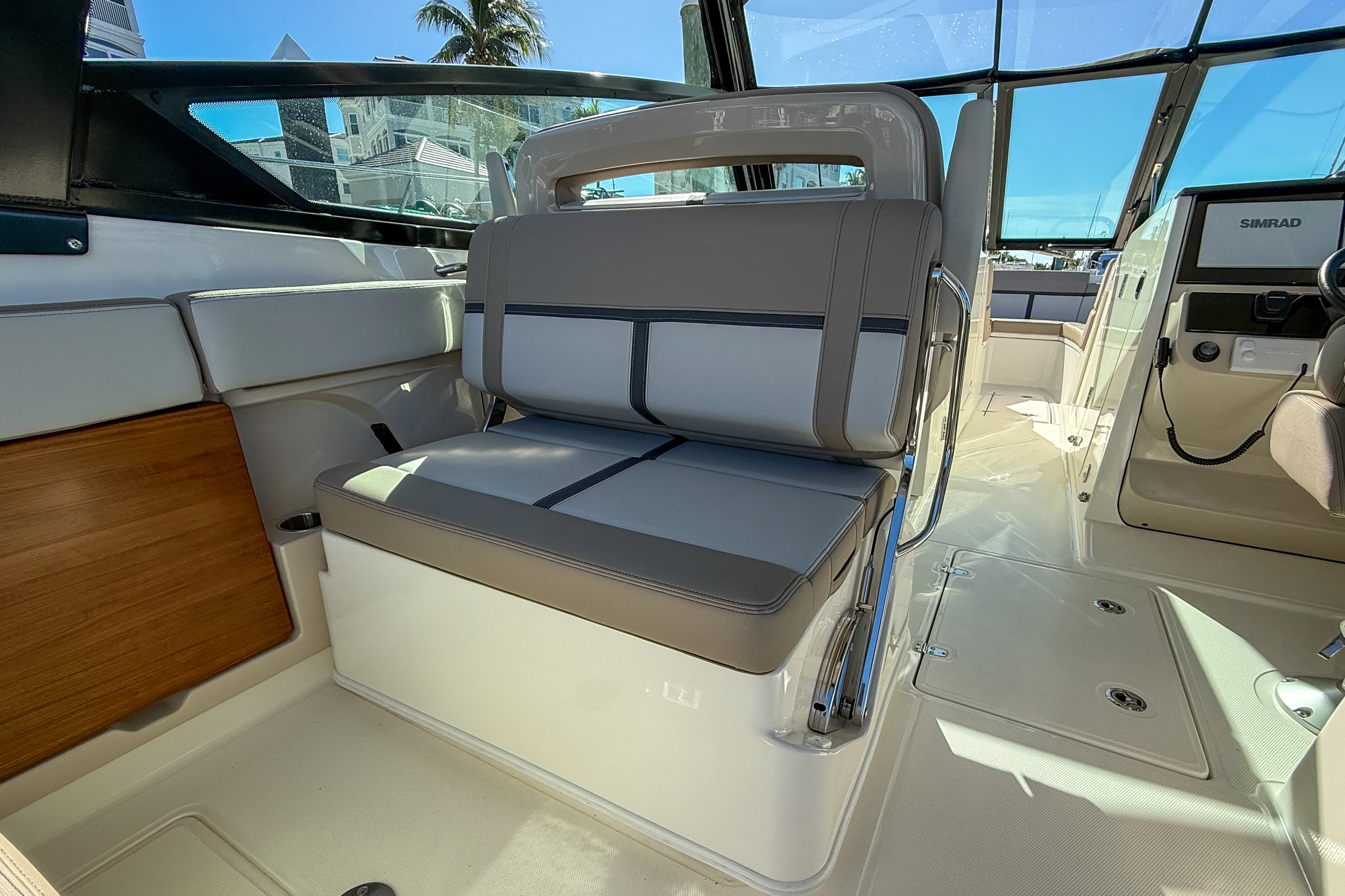 2025 Boston Whaler 330 Vantage Image Thumbnail #8