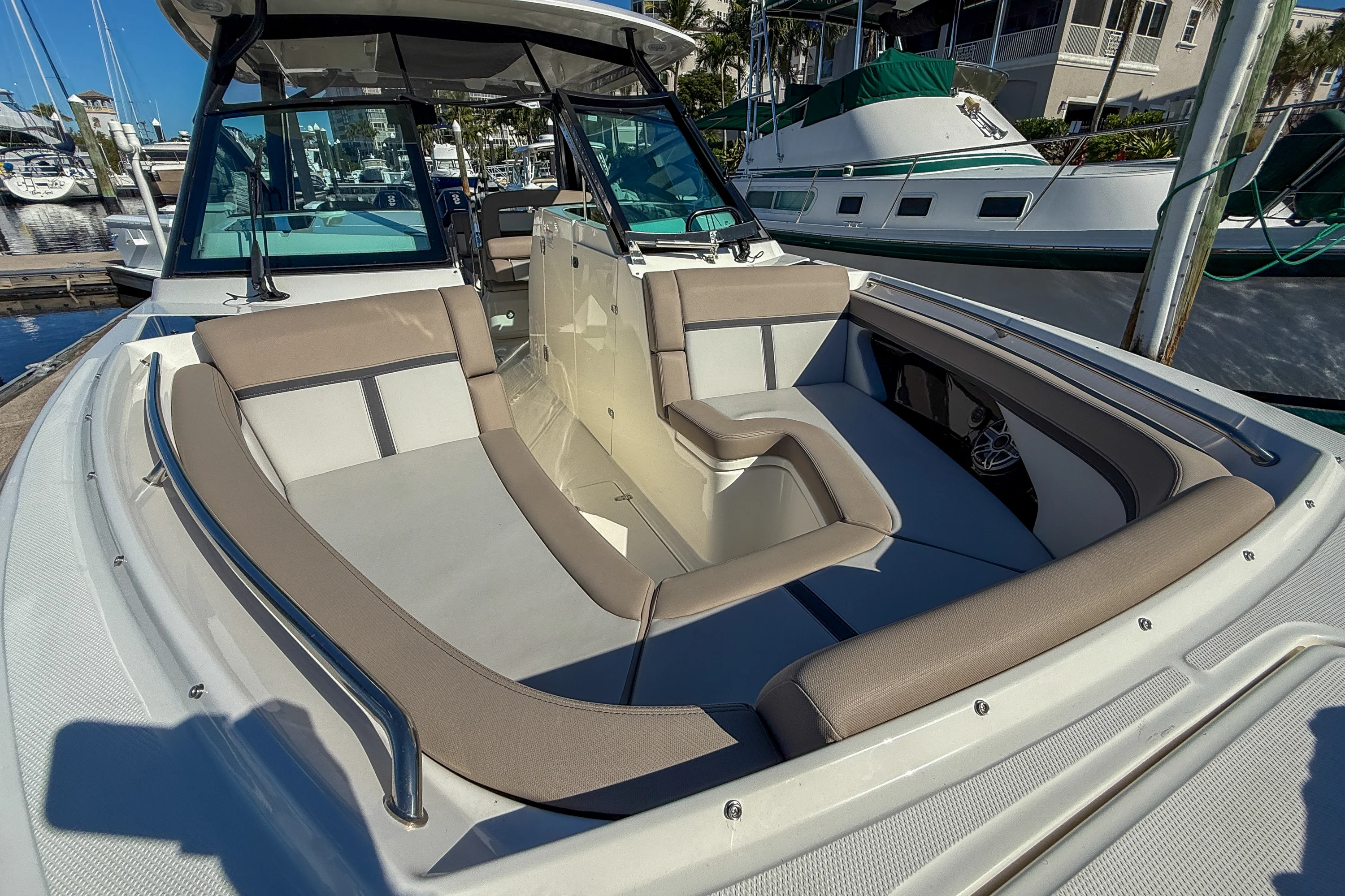 2025 Boston Whaler 330 Vantage Image Thumbnail #27
