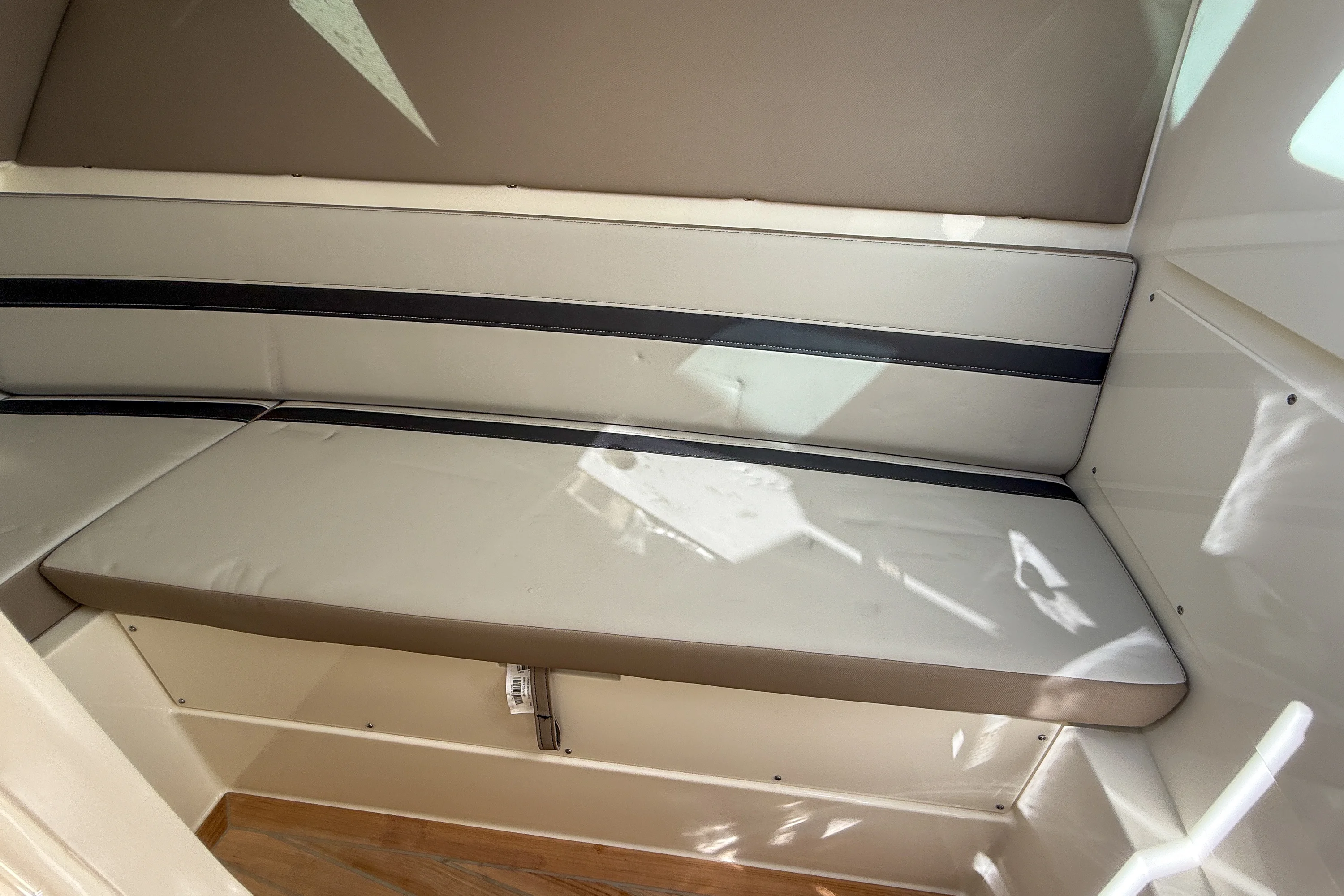 2025 Boston Whaler 330 Vantage Image Thumbnail #24