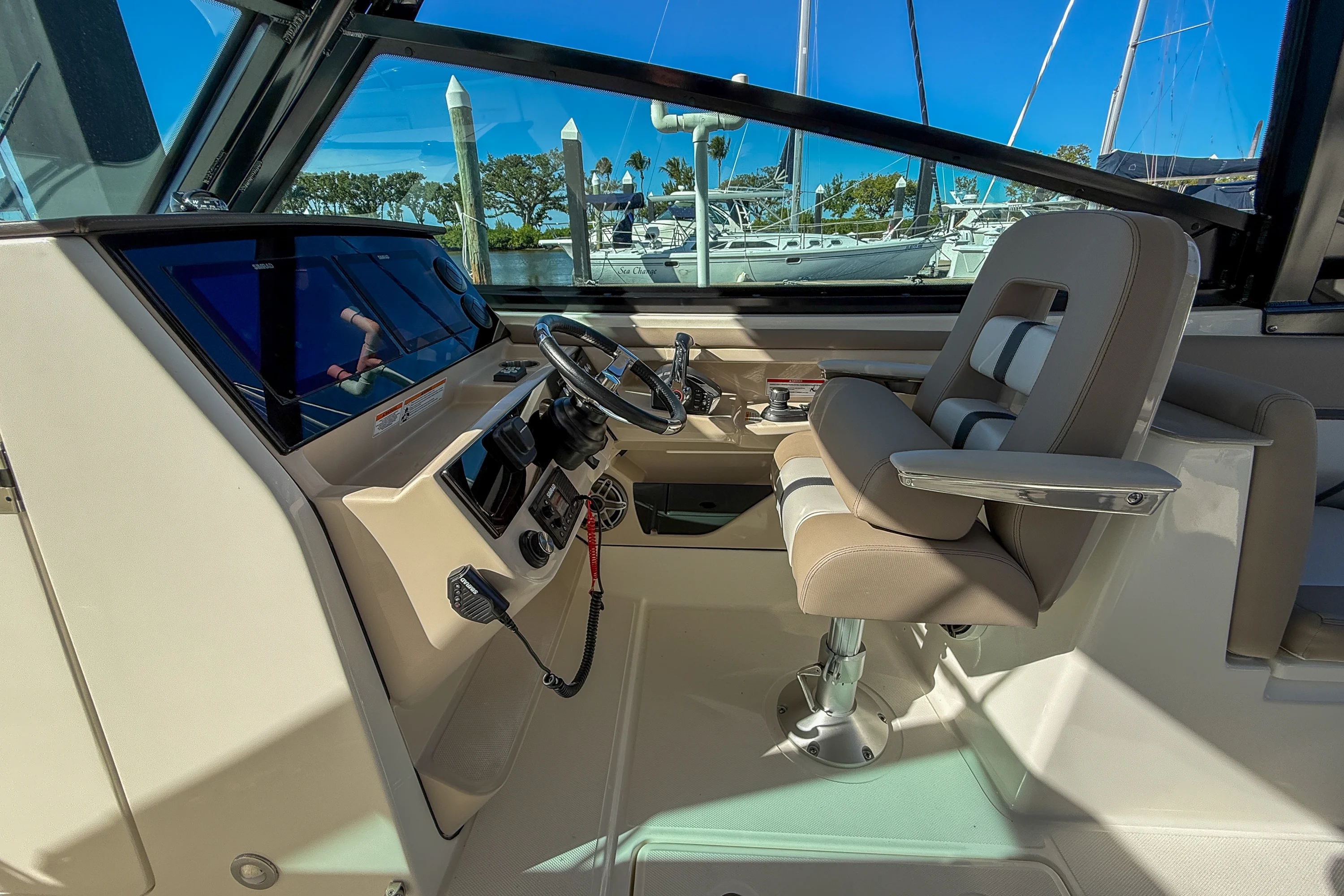2025 Boston Whaler 330 Vantage Image Thumbnail #11