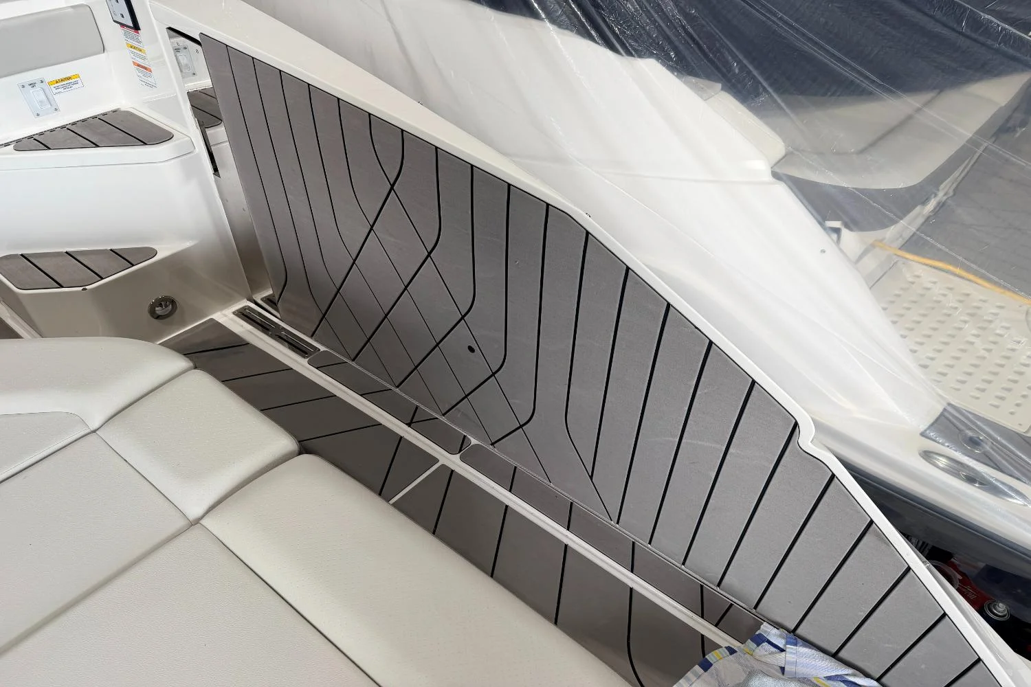 2022 Sea Ray SLX 400 Outboard Image Thumbnail #2