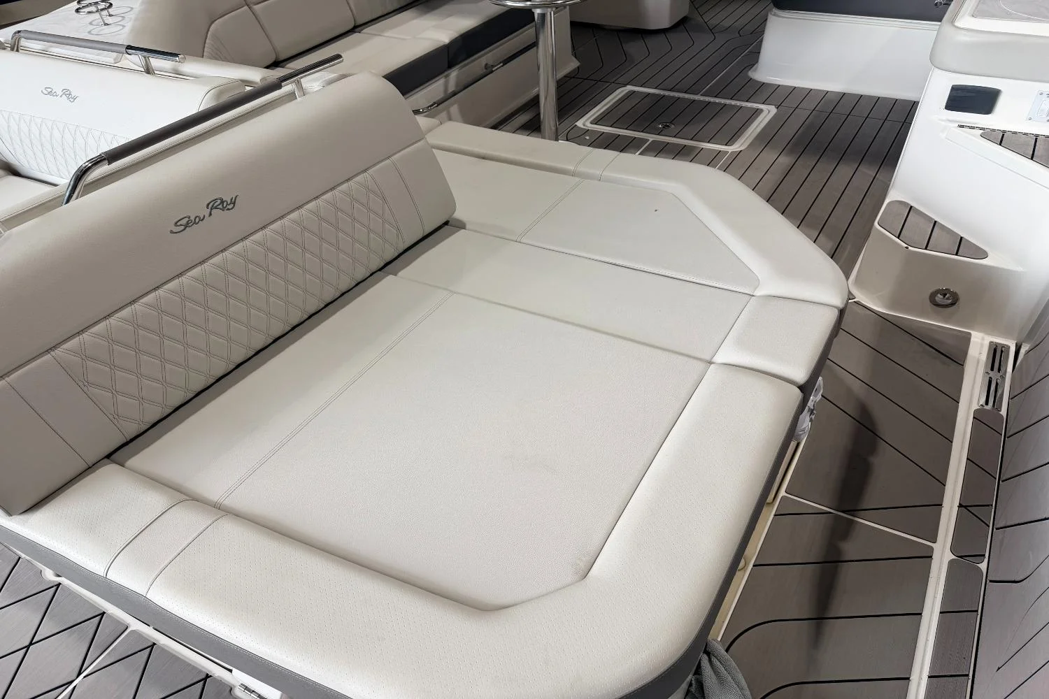 2022 Sea Ray SLX 400 Outboard Image Thumbnail #5