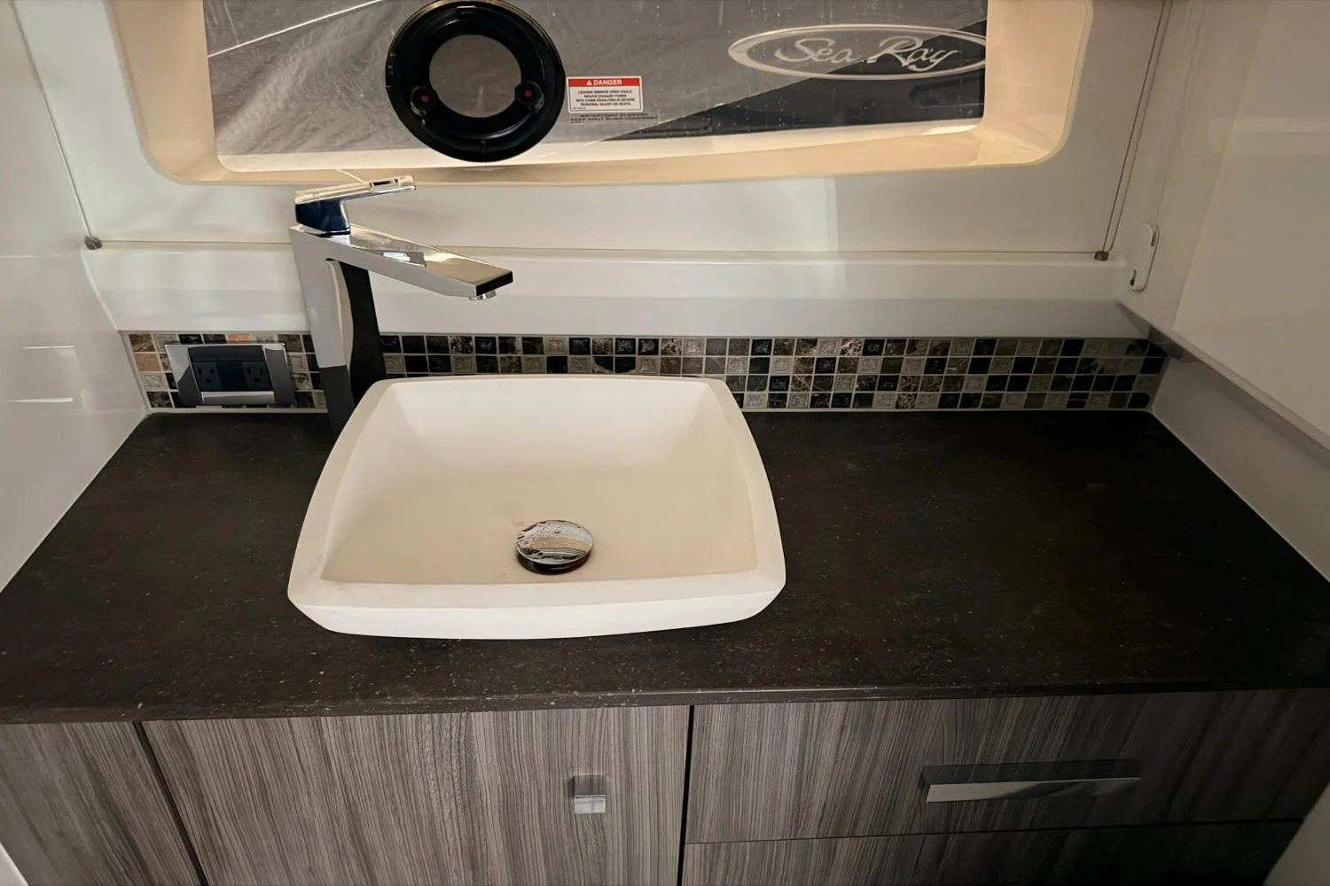 2022 Sea Ray SLX 400 Outboard Image Thumbnail #27