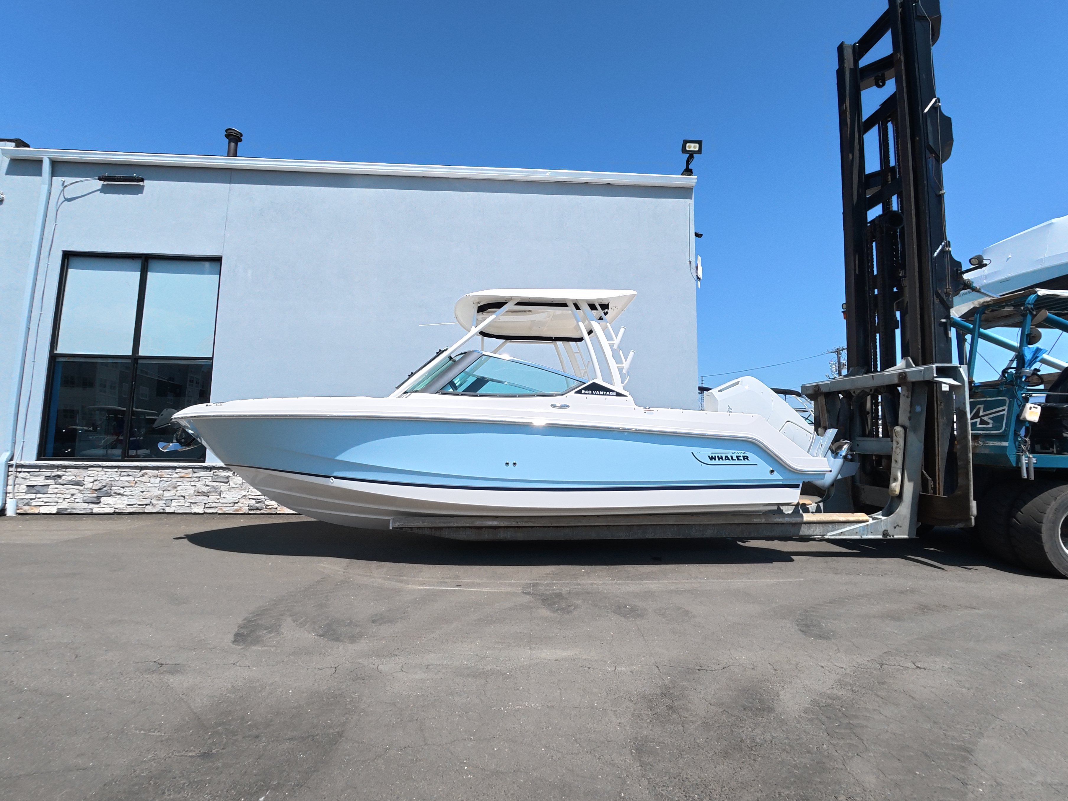 2026 Boston Whaler 240 Vantage