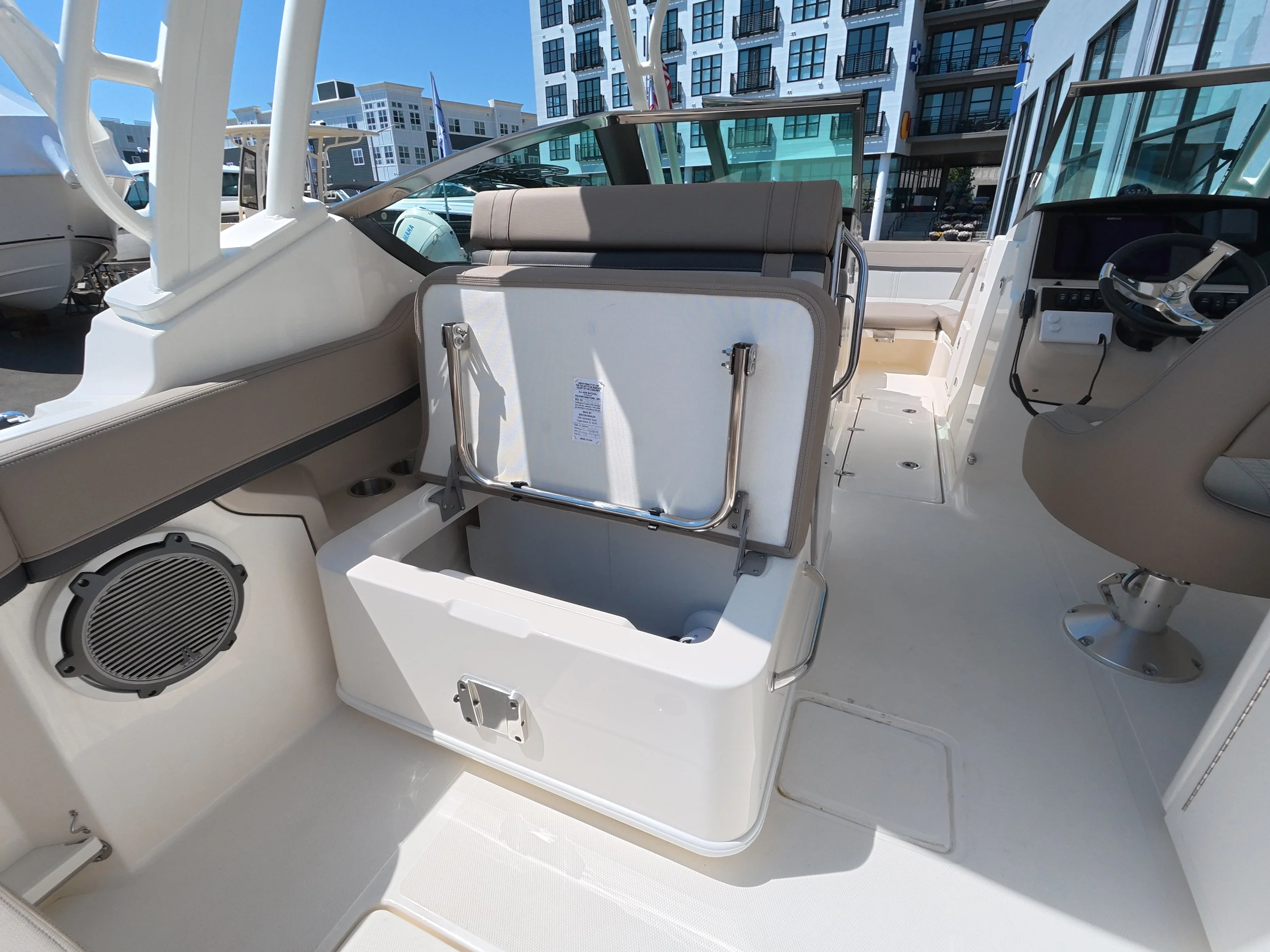 2026 Boston Whaler 240 Vantage Image Thumbnail #10