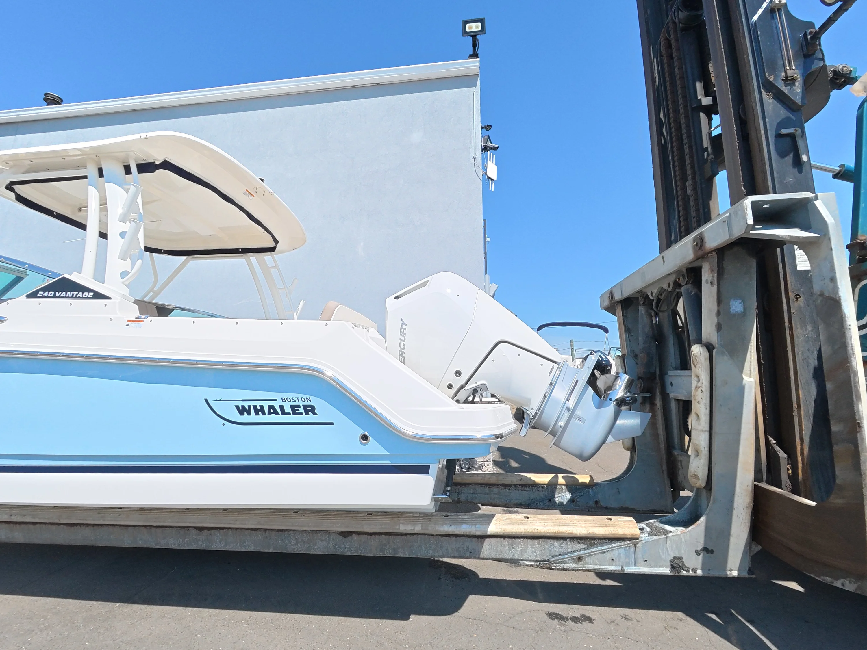 2026 Boston Whaler 240 Vantage Image Thumbnail #2