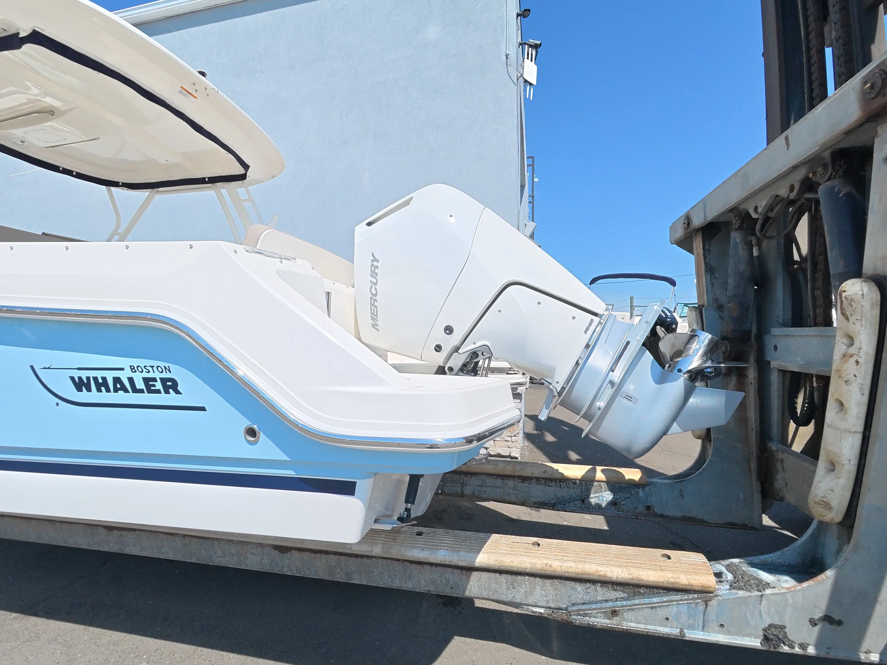 2026 Boston Whaler 240 Vantage Image Thumbnail #3