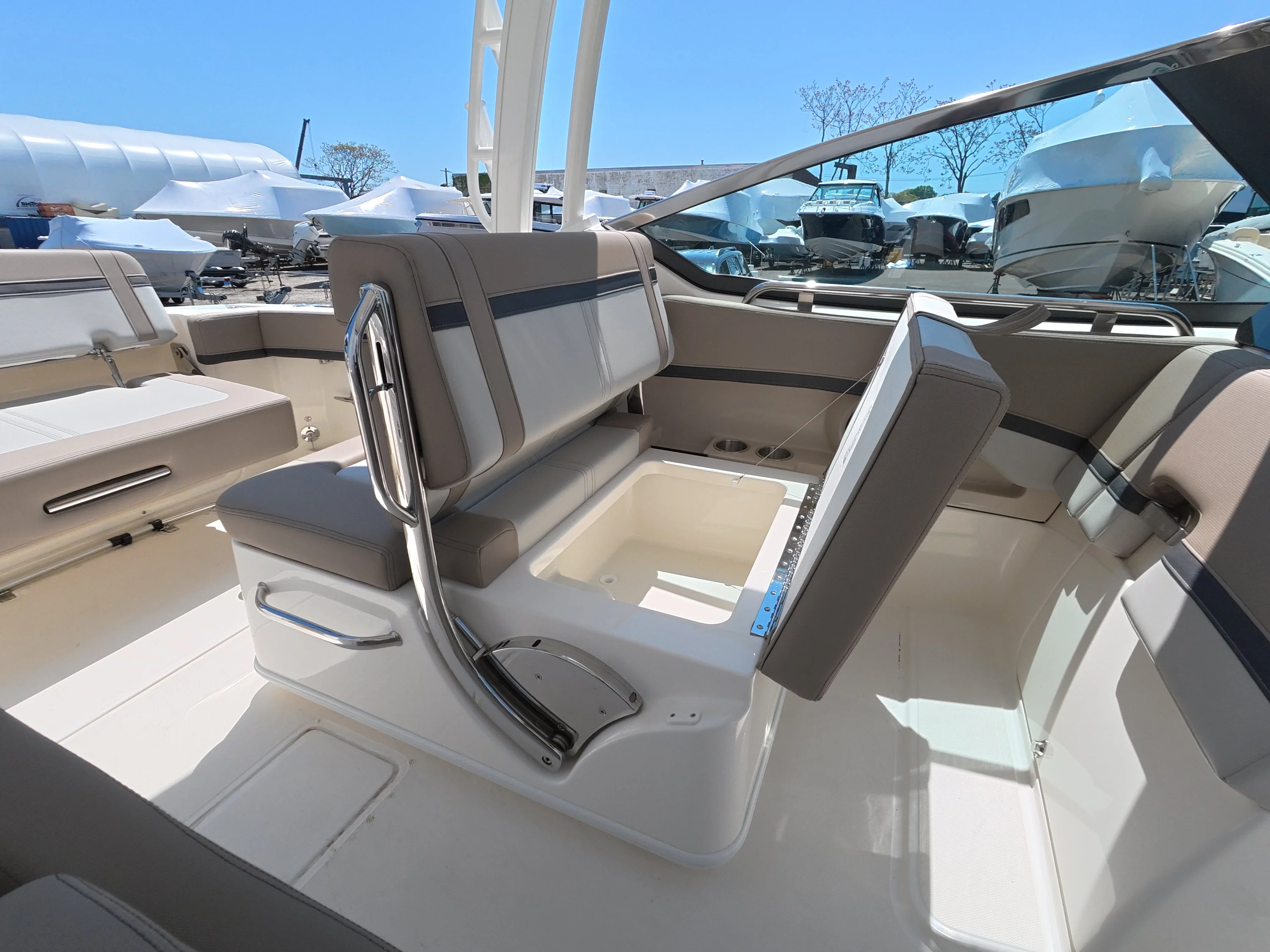 2026 Boston Whaler 240 Vantage Image Thumbnail #11