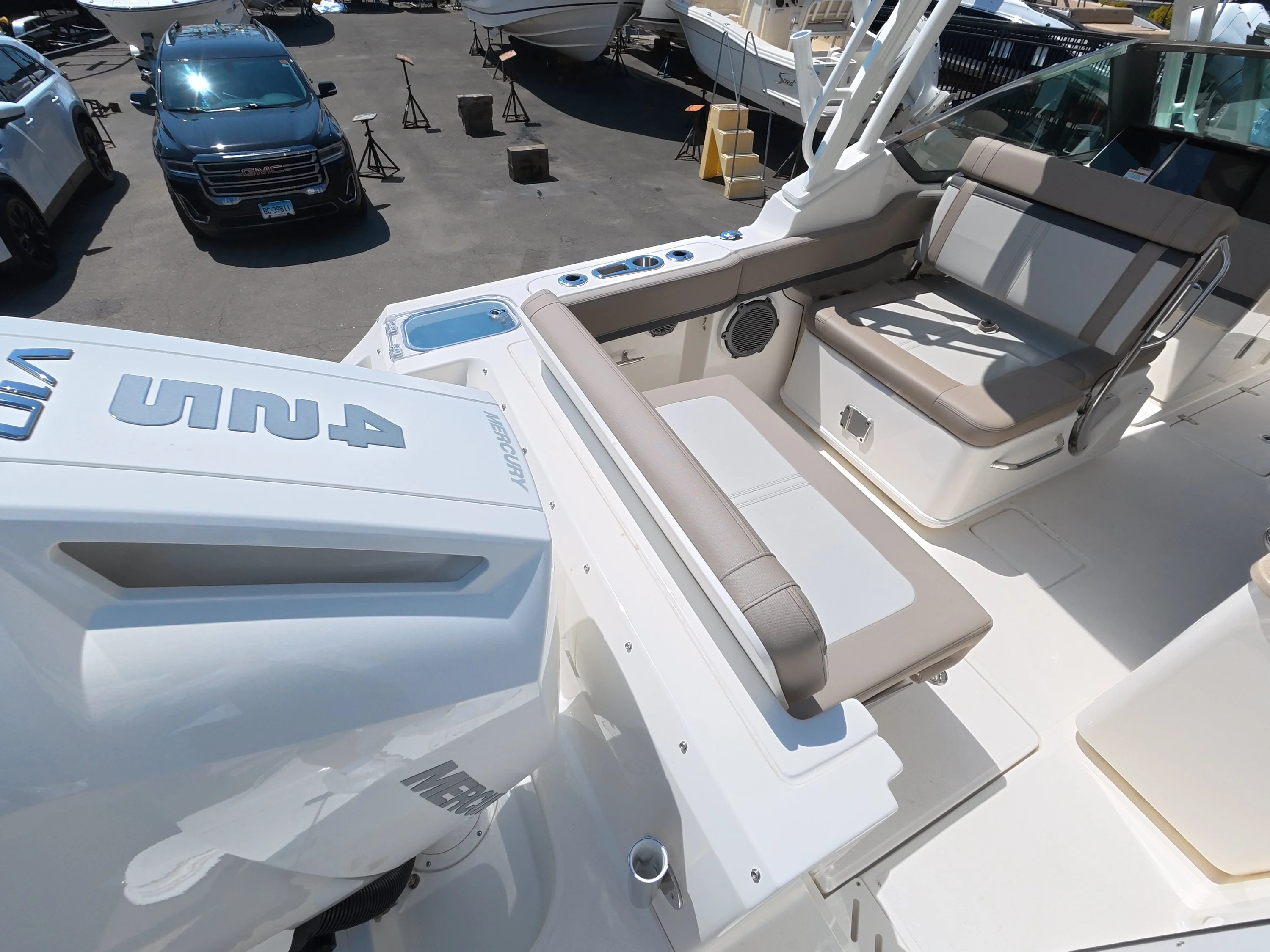2026 Boston Whaler 240 Vantage Image Thumbnail #4