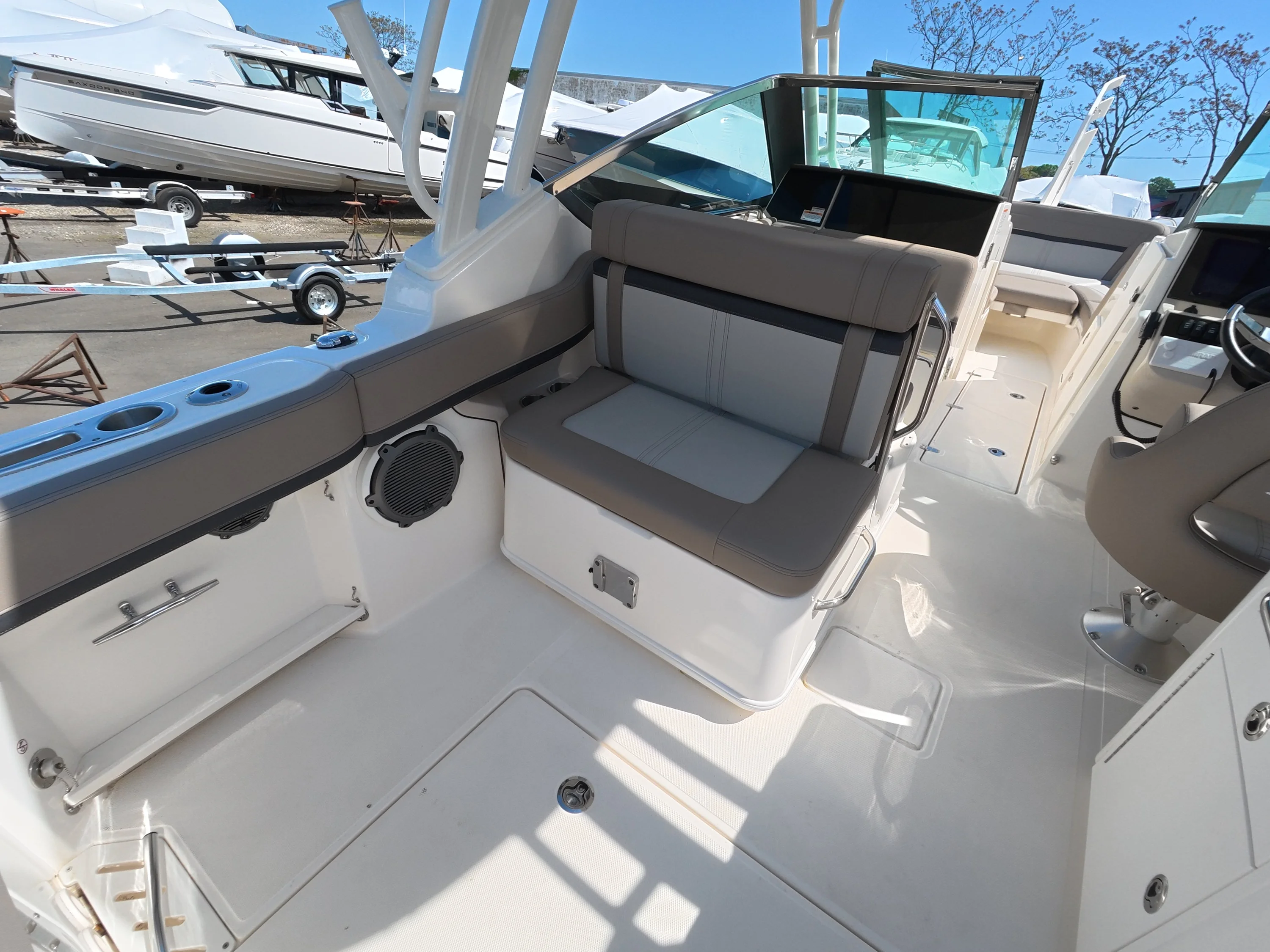 2026 Boston Whaler 240 Vantage Image Thumbnail #9