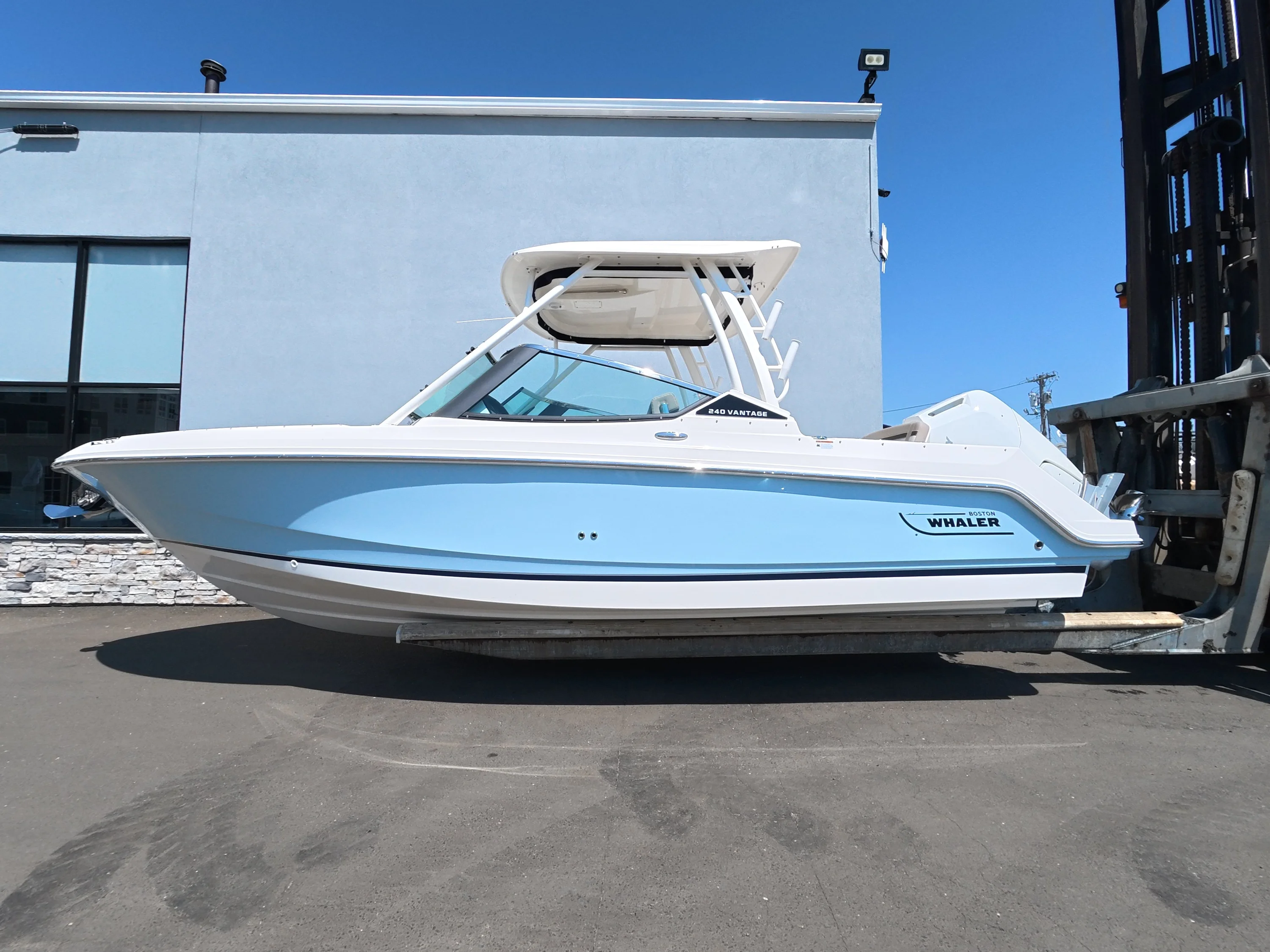 2026 Boston Whaler 240 Vantage Image Thumbnail #1