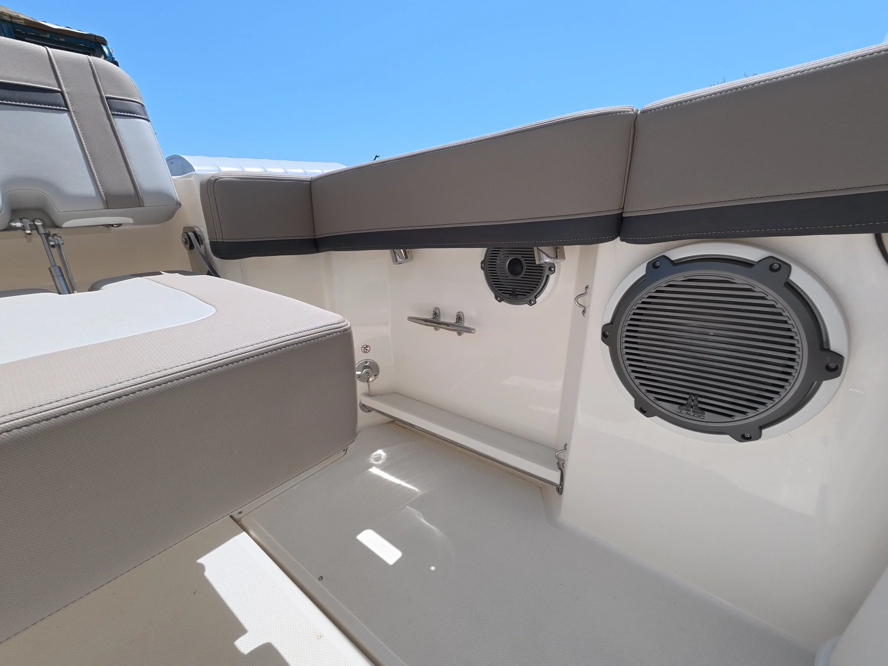 2026 Boston Whaler 240 Vantage Image Thumbnail #8