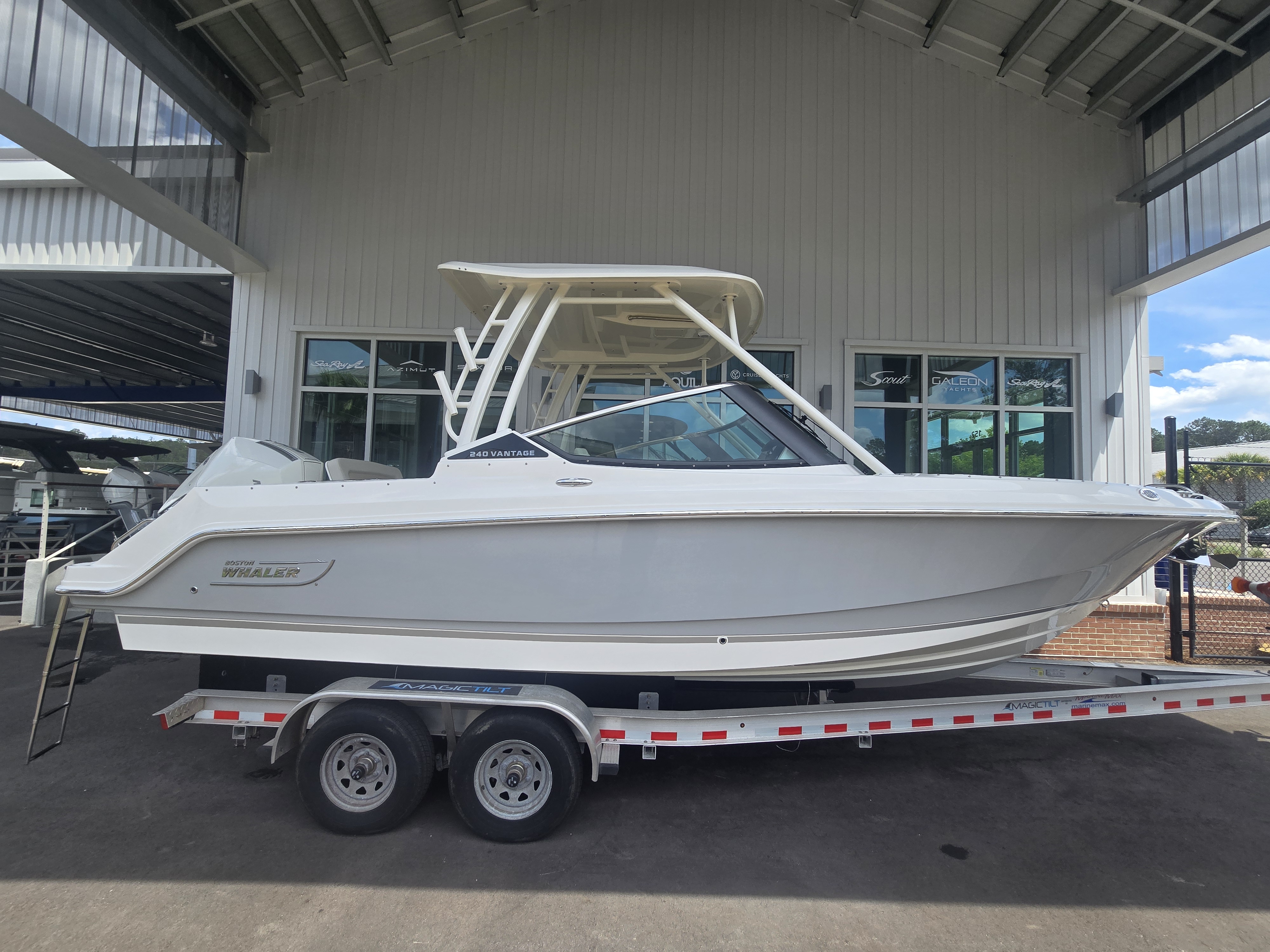 2026 Boston Whaler 240 Vantage