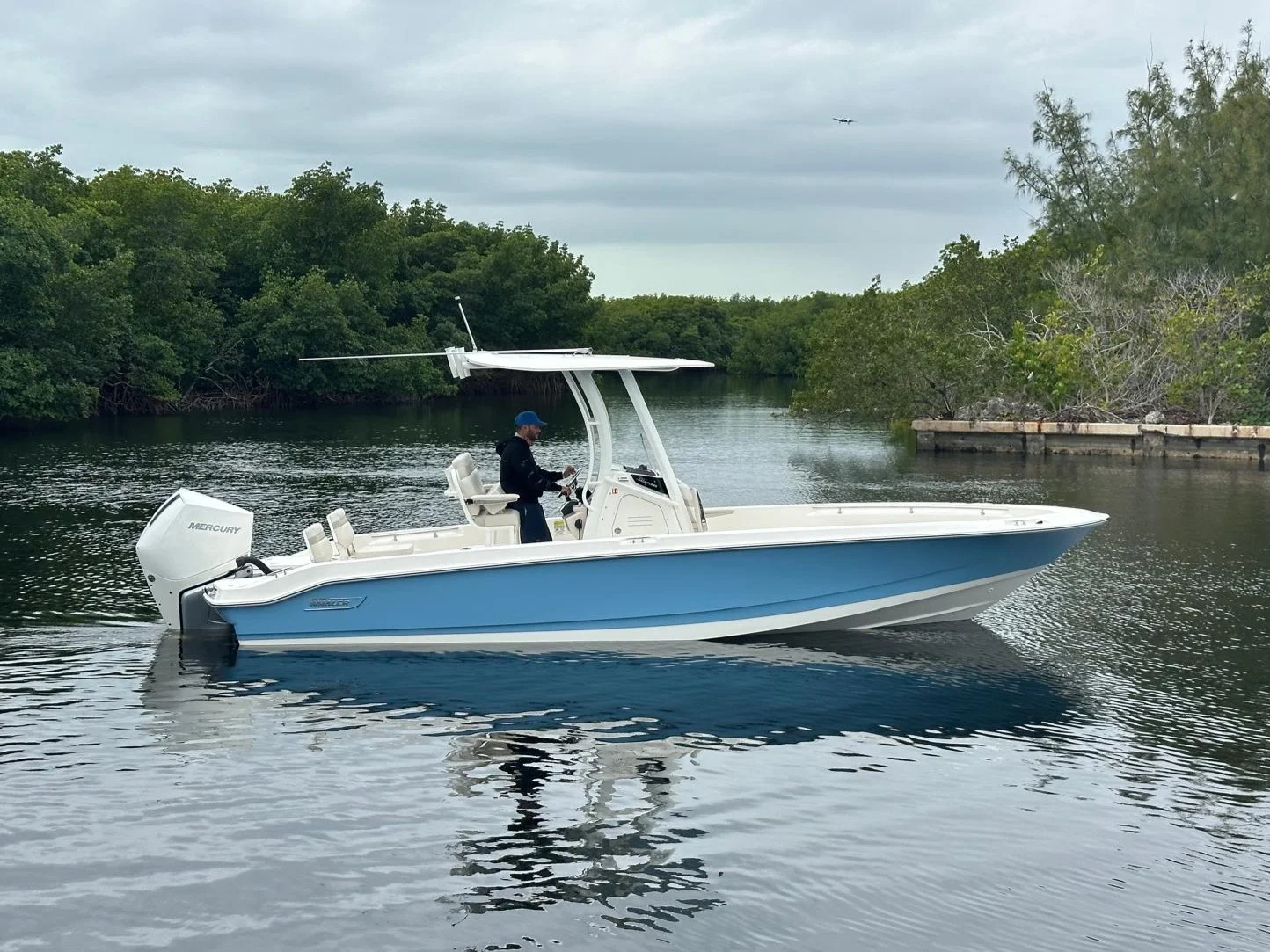 2026 Boston Whaler 250 Dauntless Image Thumbnail #7