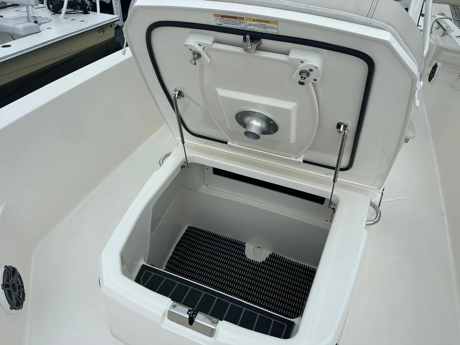 2026 Boston Whaler 250 Dauntless Image Thumbnail #15