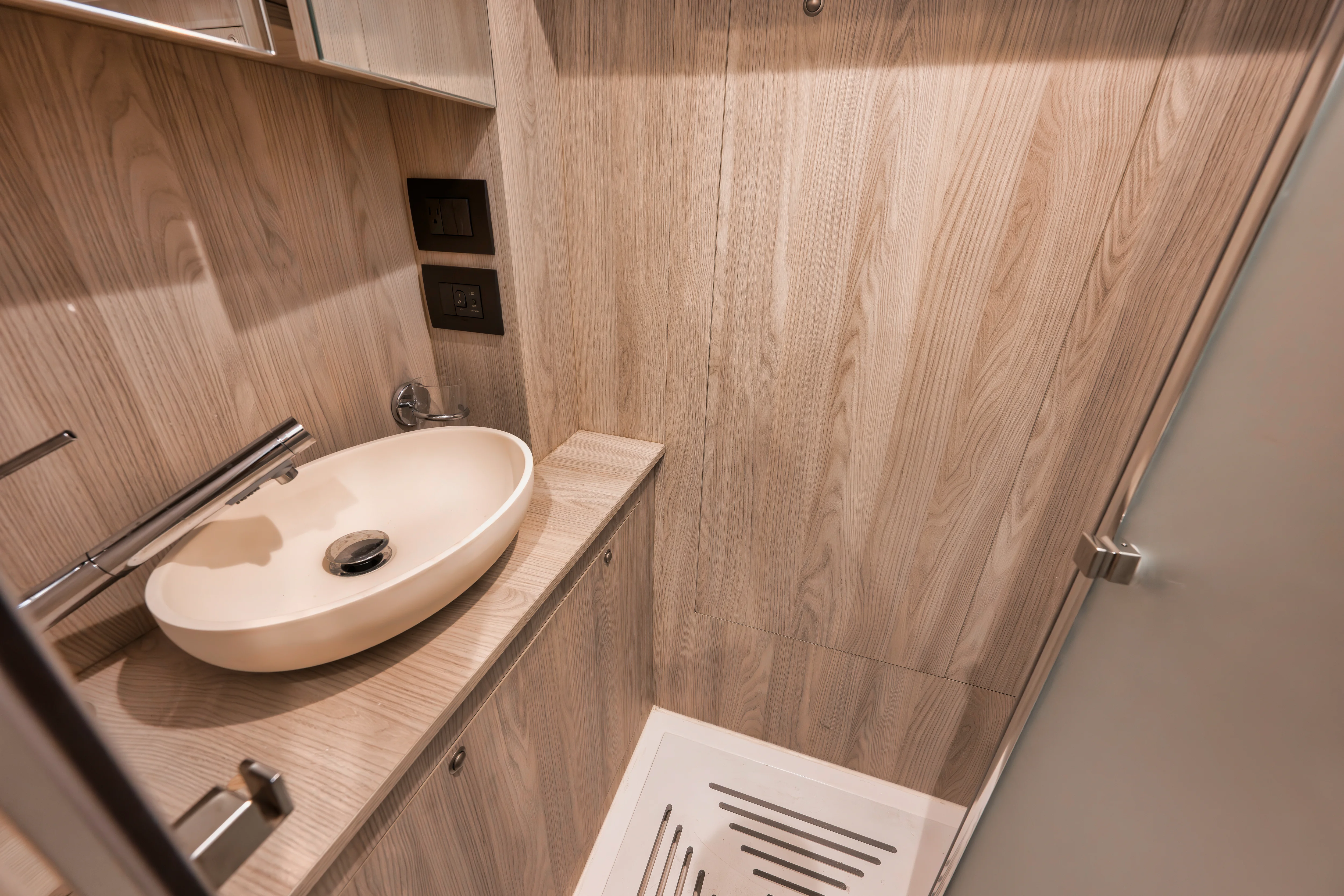 2022 Azimut FLYBRIDGE Image Thumbnail #57