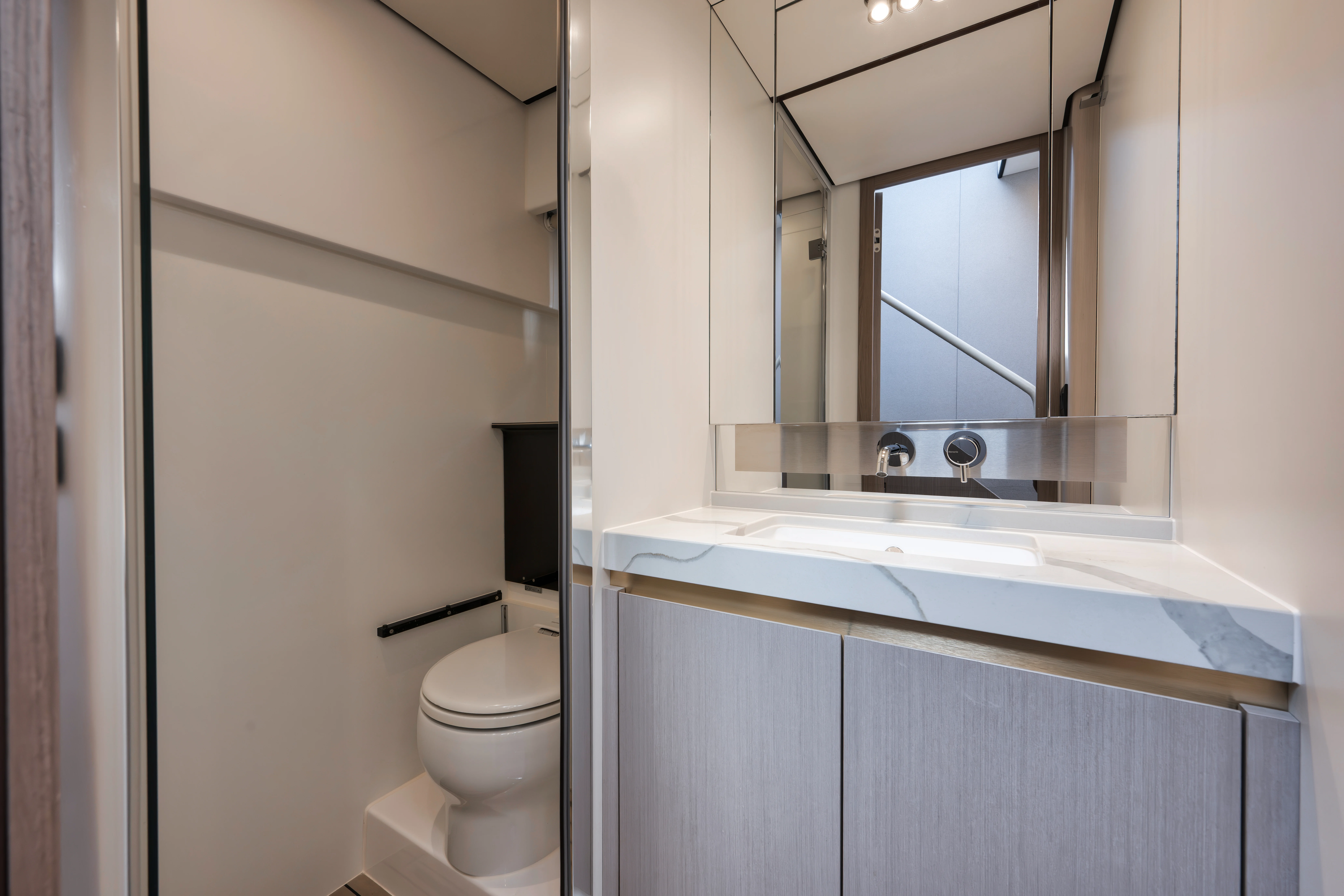 2022 Azimut FLYBRIDGE Image Thumbnail #55