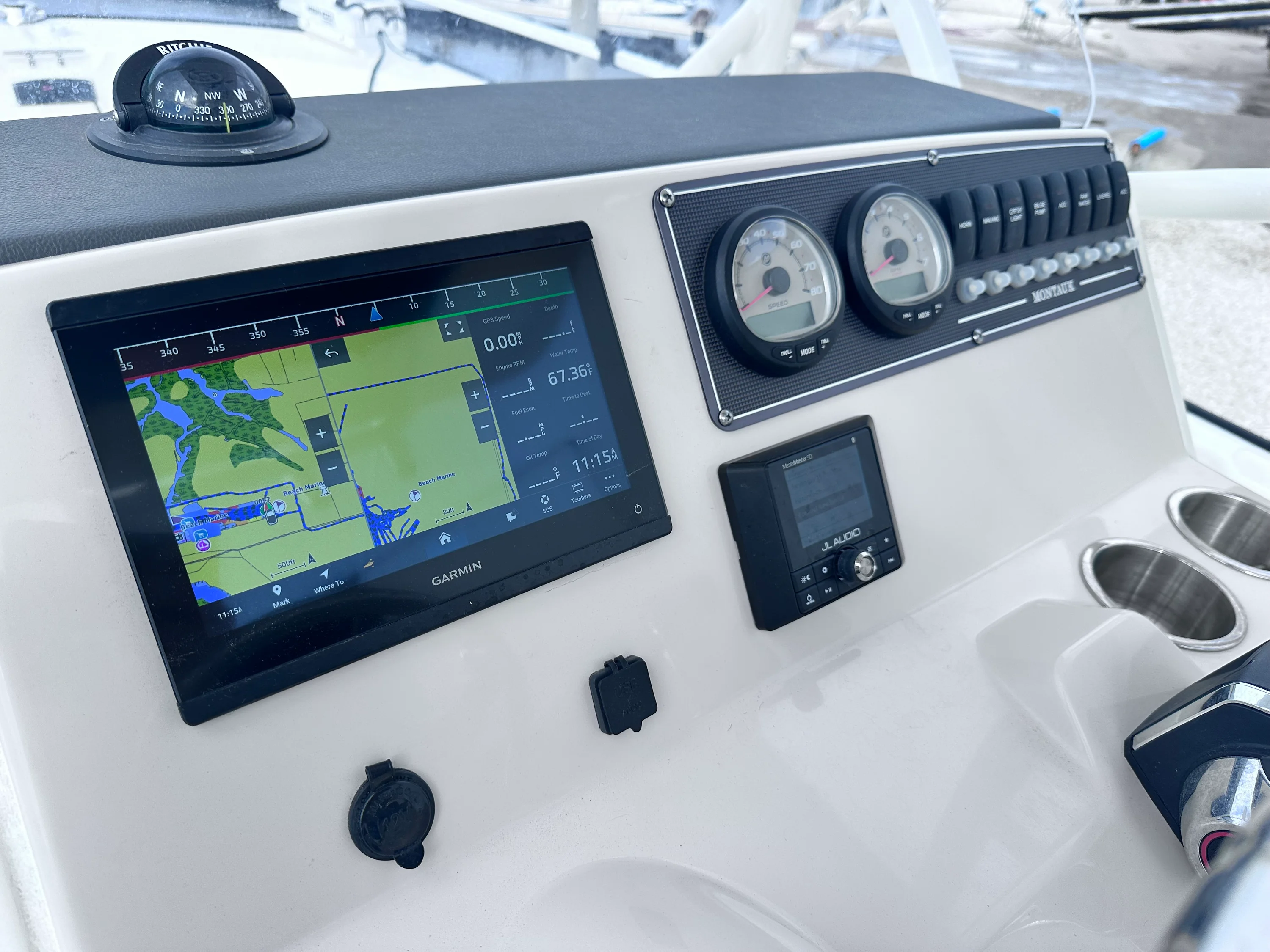 2023 Boston Whaler 210 MONTAUK Image Thumbnail #11