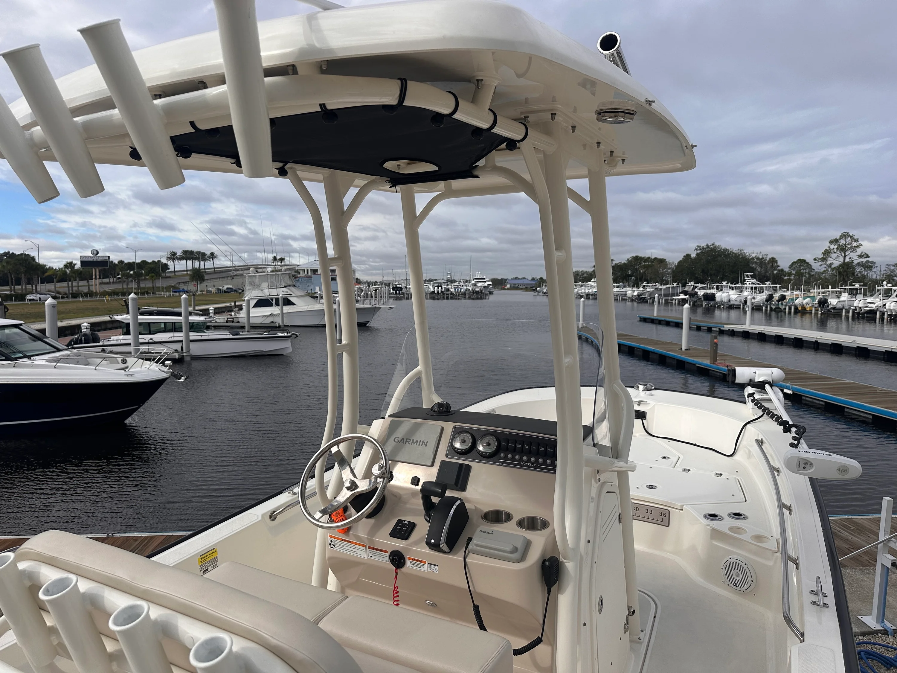 2023 Boston Whaler 210 MONTAUK Image Thumbnail #7