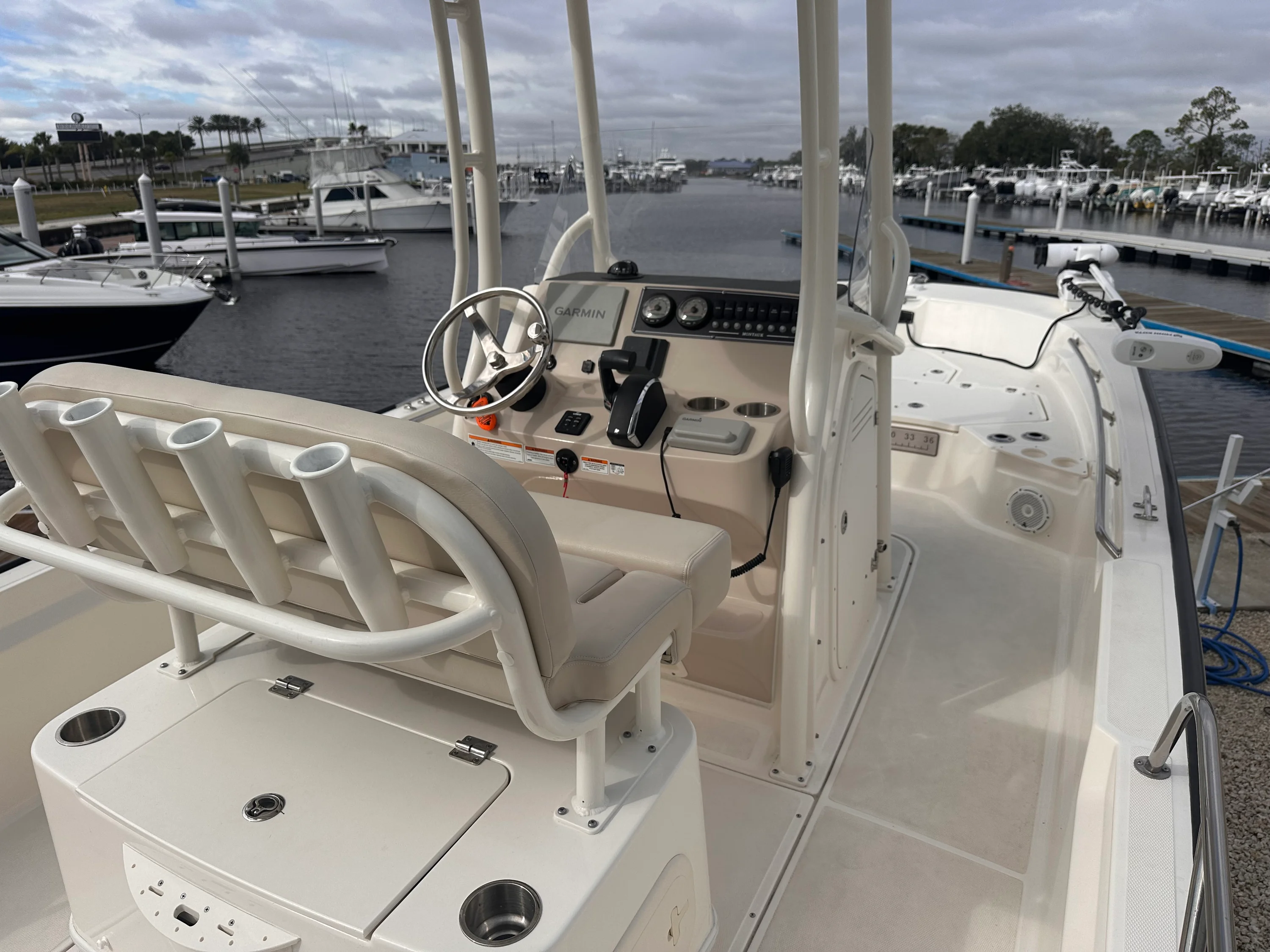 2023 Boston Whaler 210 MONTAUK Image Thumbnail #6