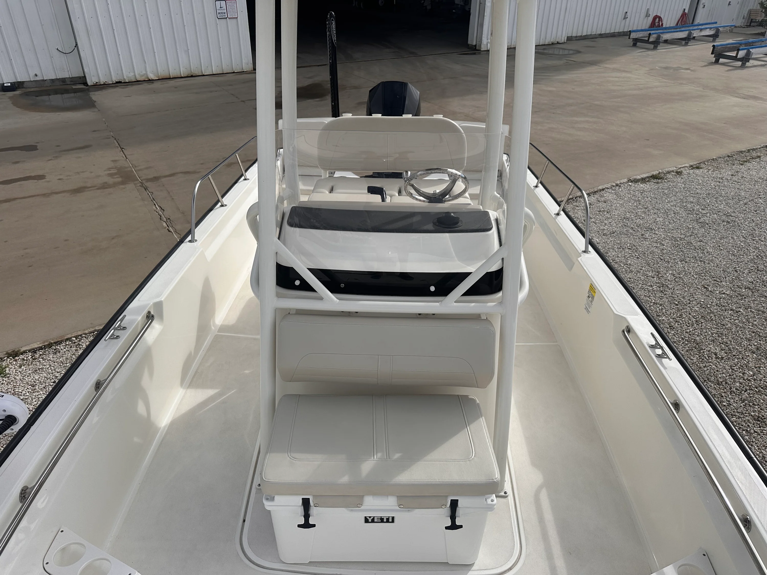 2023 Boston Whaler 210 MONTAUK Image Thumbnail #9