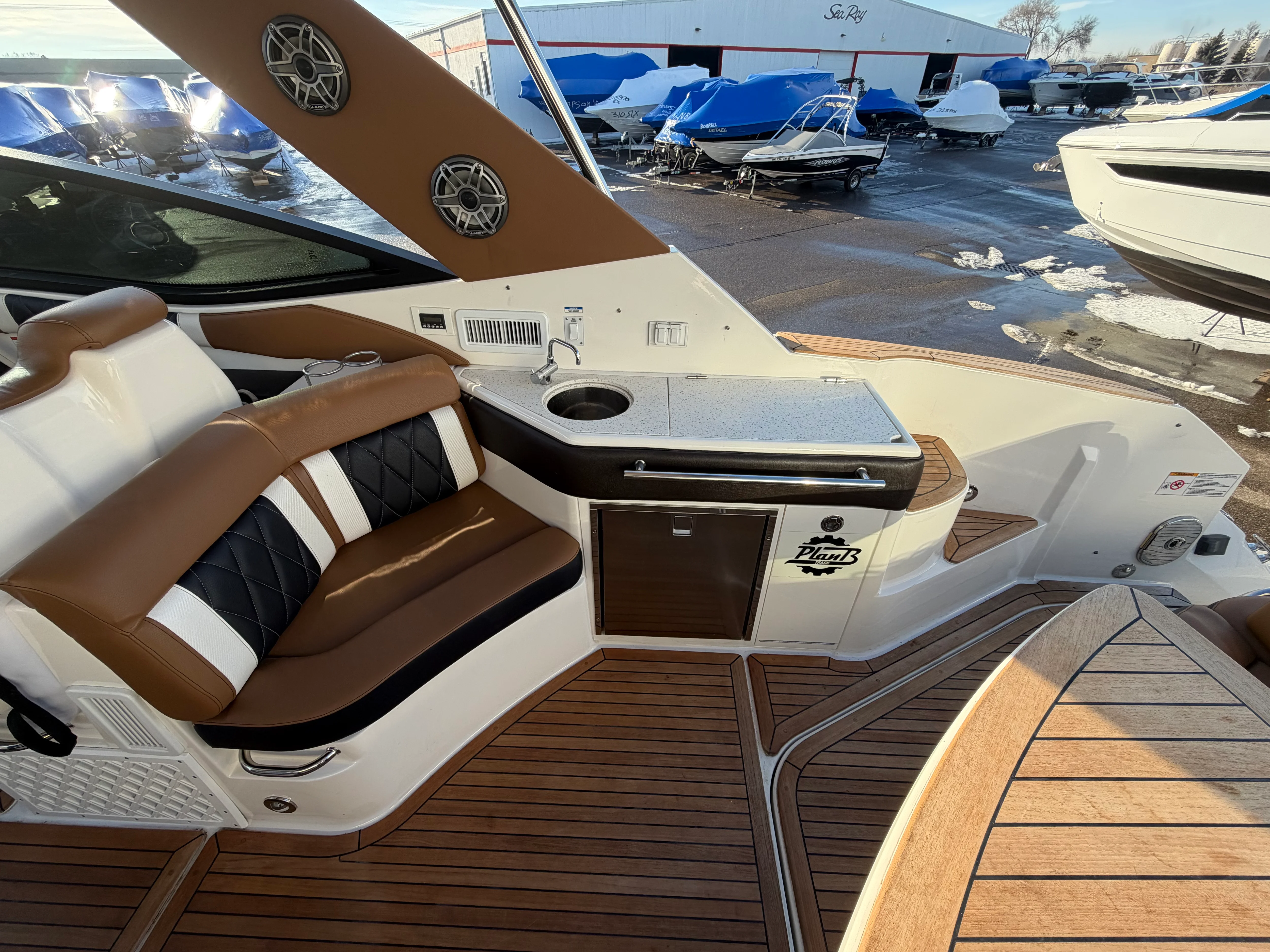 2019 Sea Ray 320 SUNDANCER Image Thumbnail #9