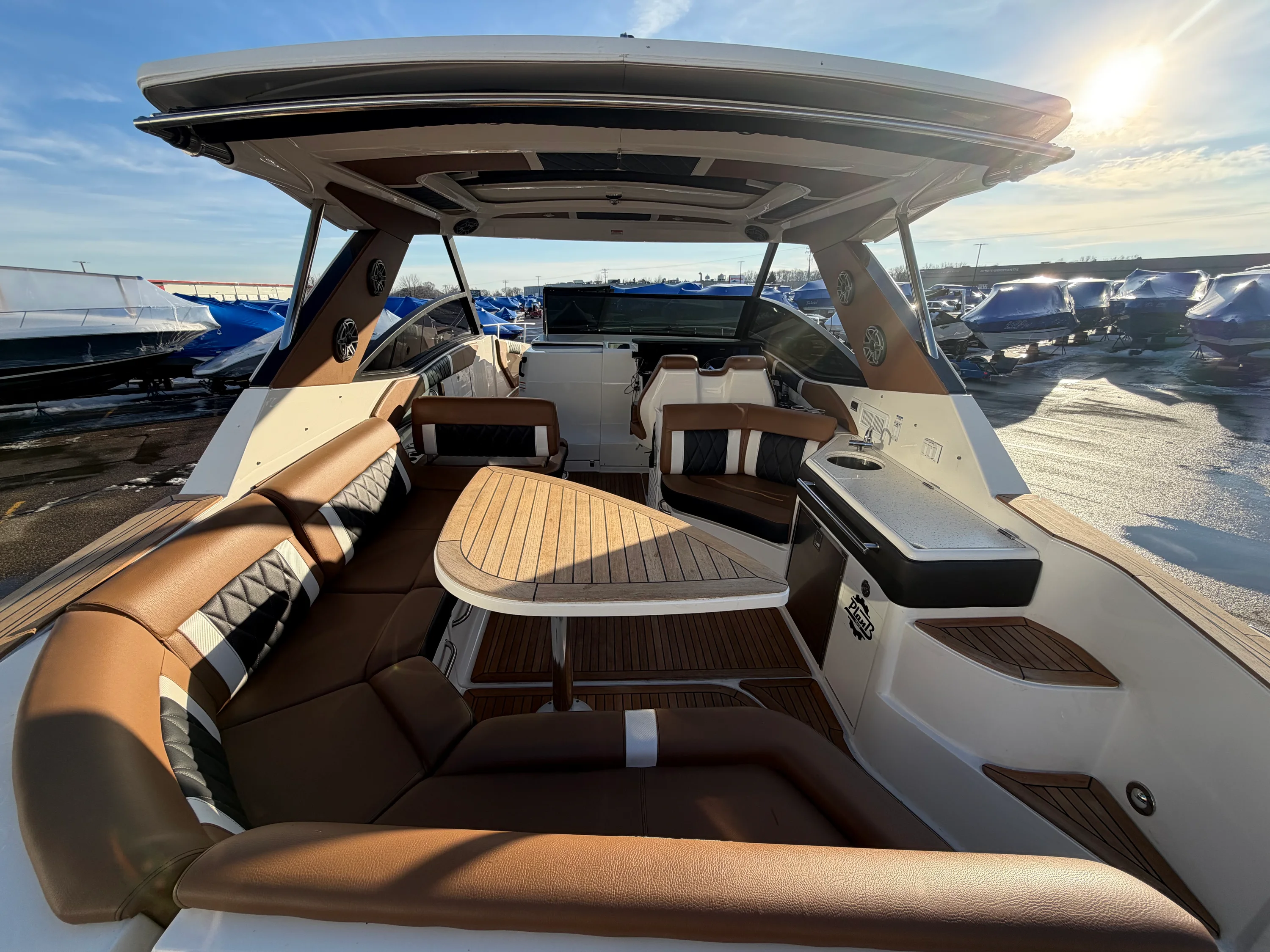 2019 Sea Ray 320 SUNDANCER Image Thumbnail #7