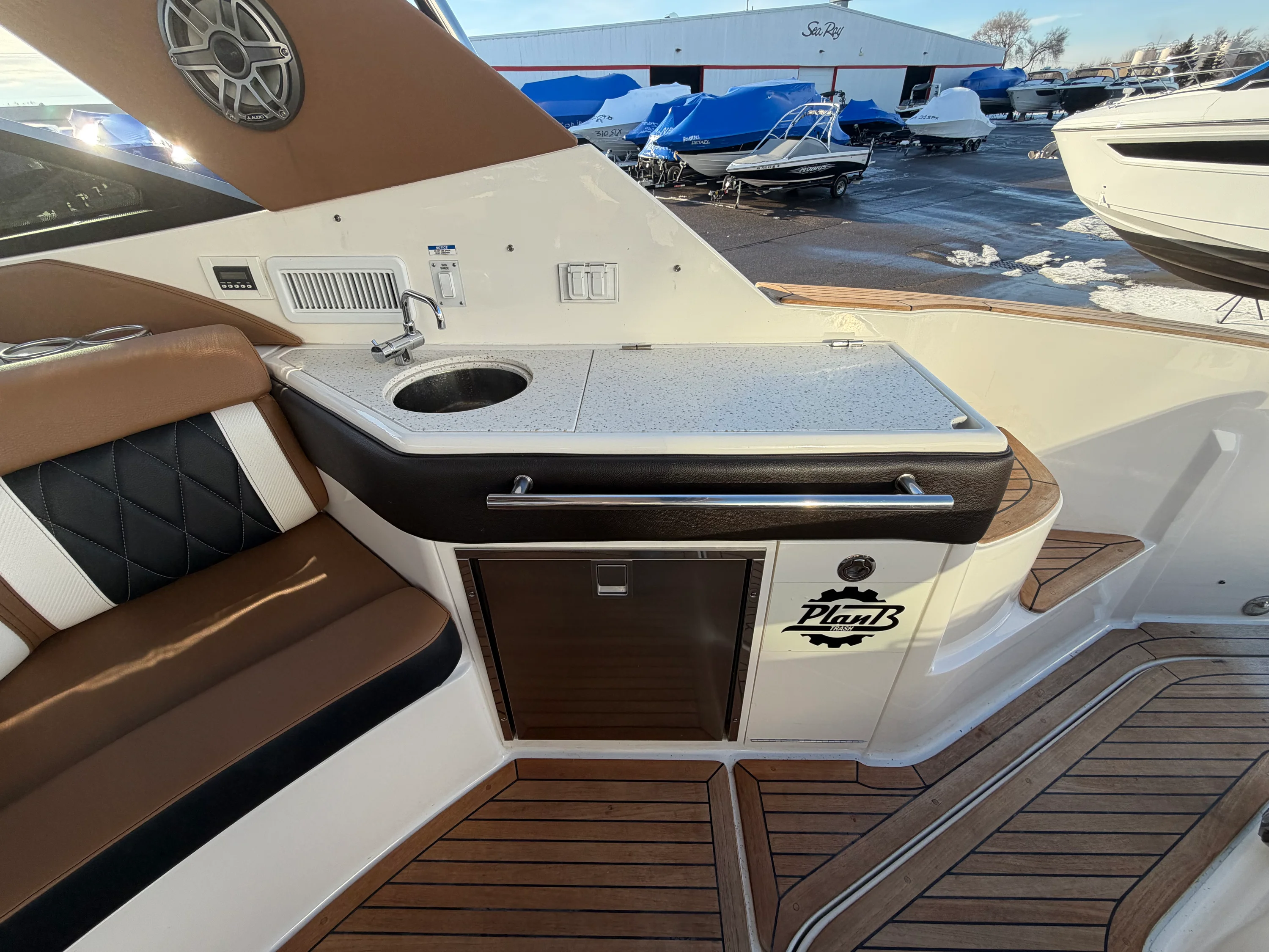 2019 Sea Ray 320 SUNDANCER Image Thumbnail #10